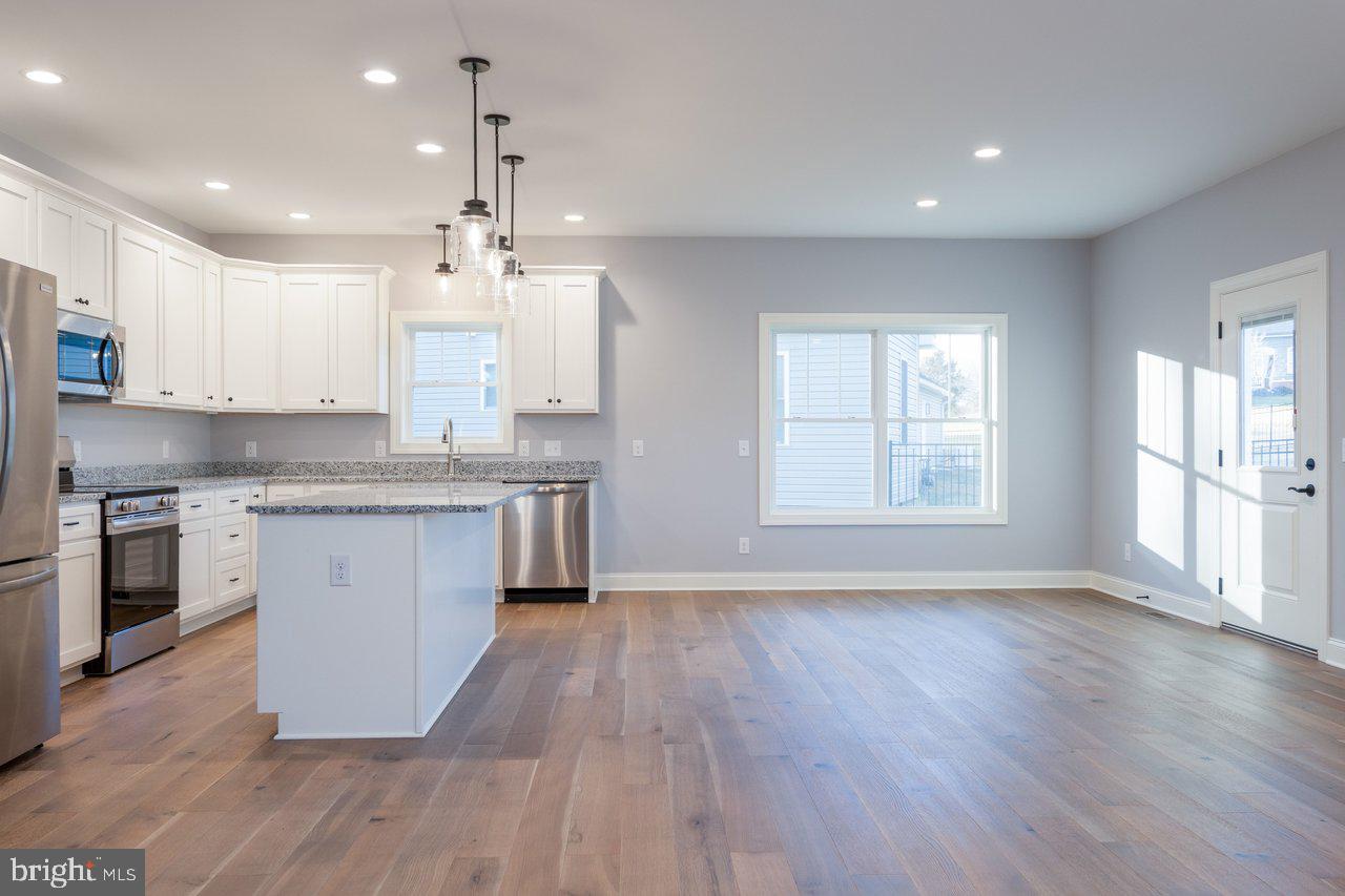 FAIRWAY MANOR - Residential