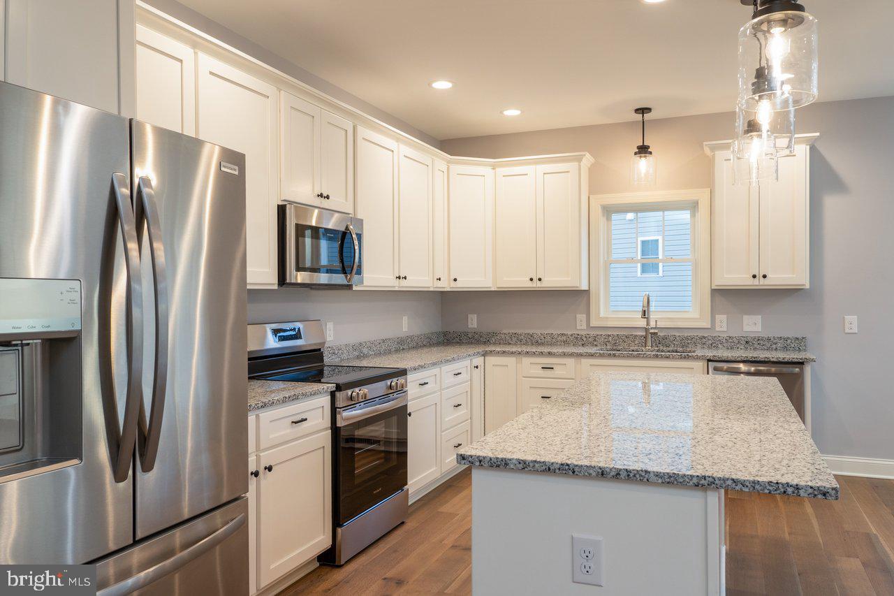 FAIRWAY MANOR - Residential