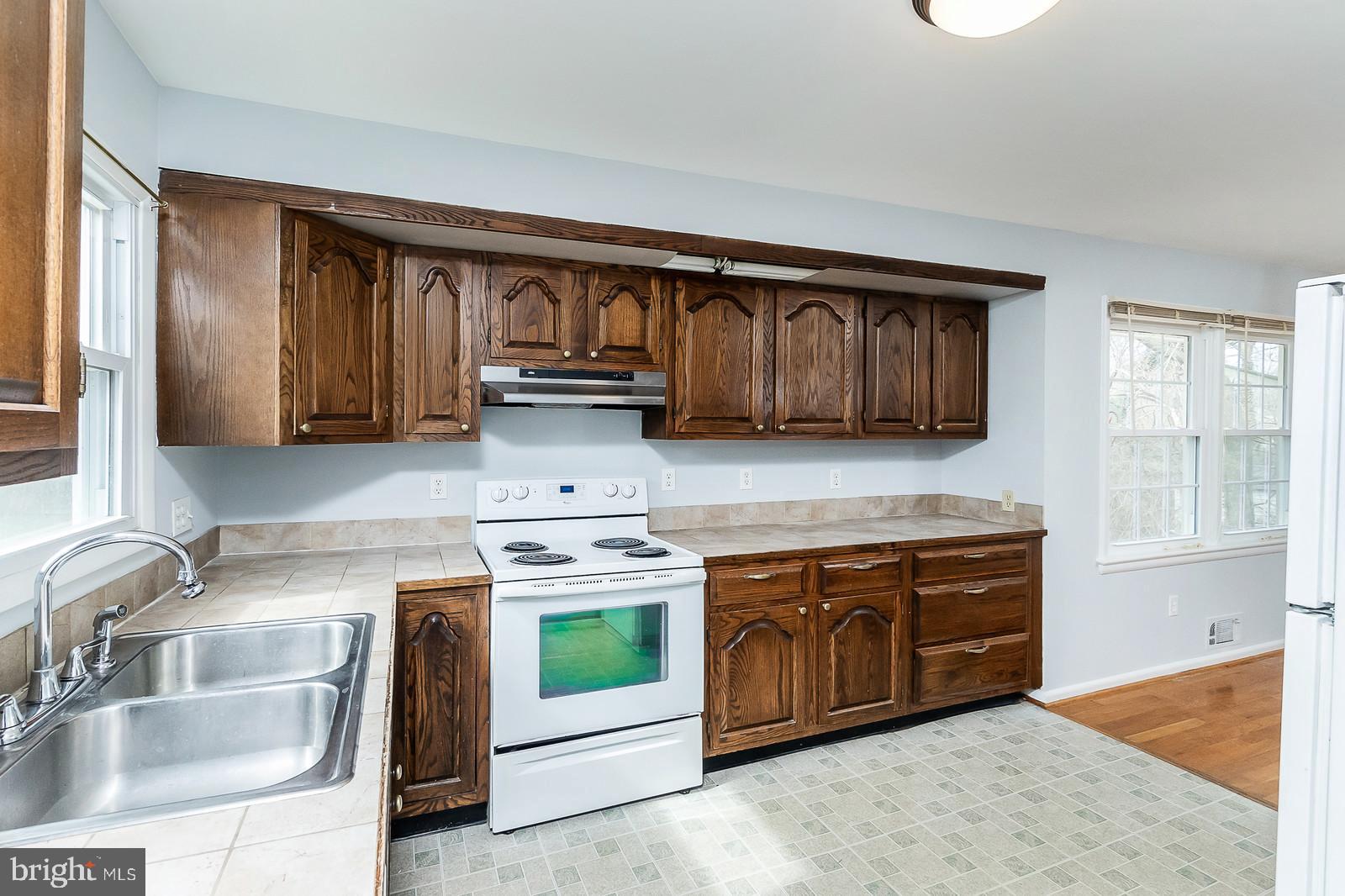 VIENNA WOODS - Residential Lease