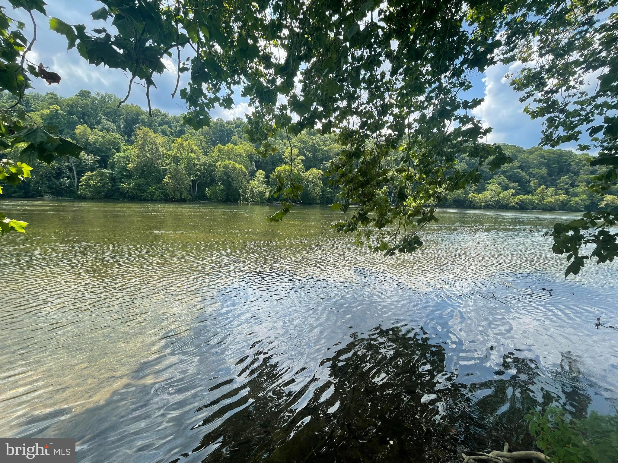 SHENANDOAH RIVER BEND - Land