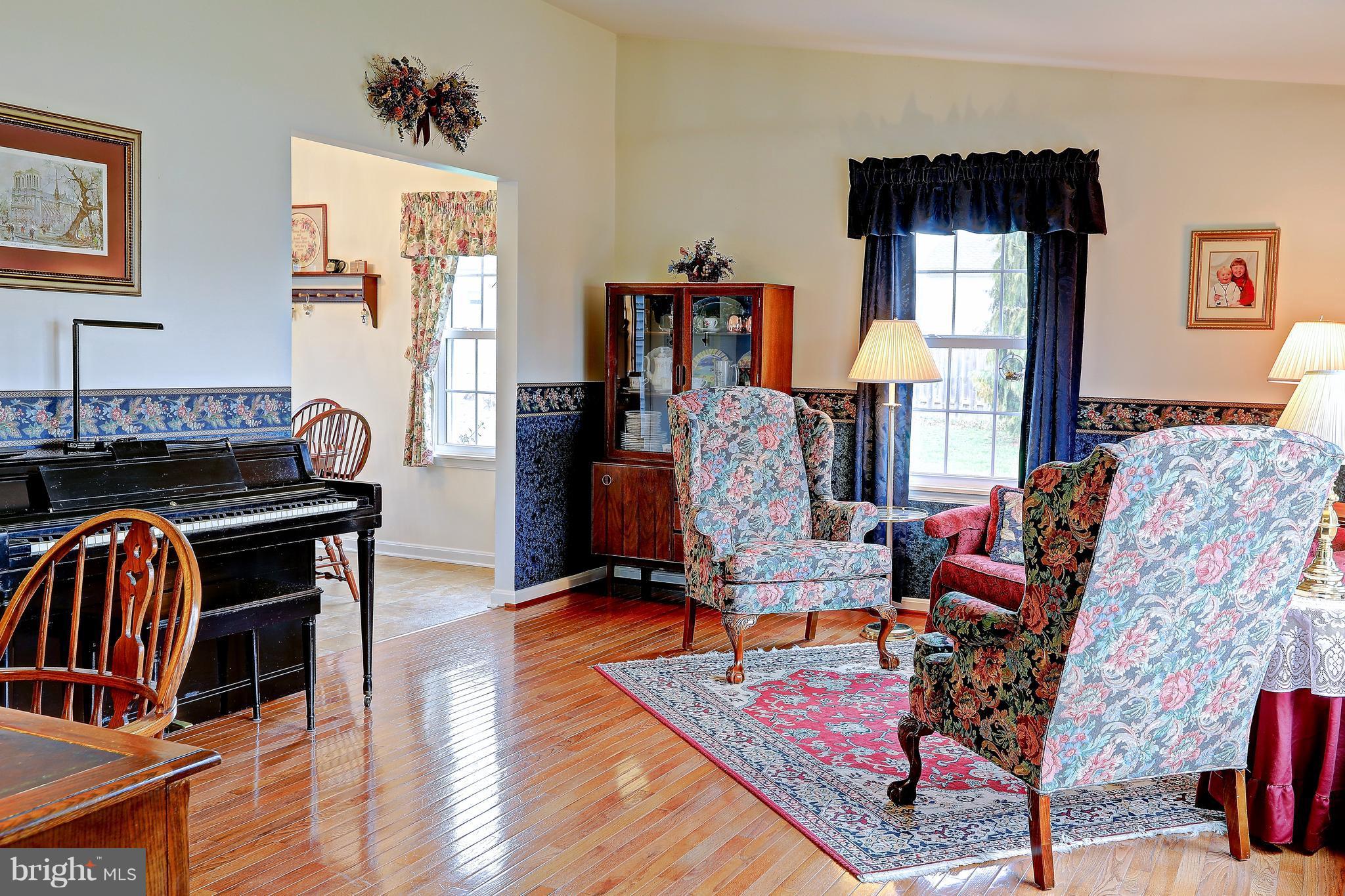 DEVLIN SQUARE - Residential