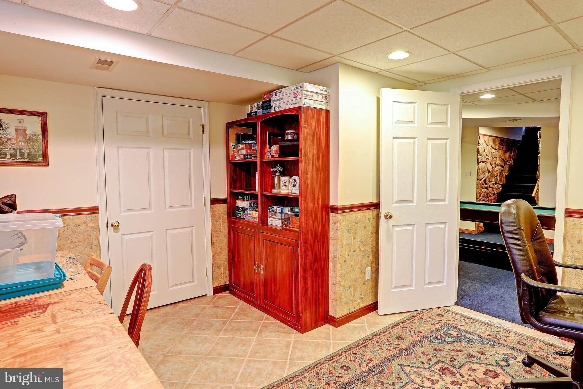 DEVLIN SQUARE - Residential