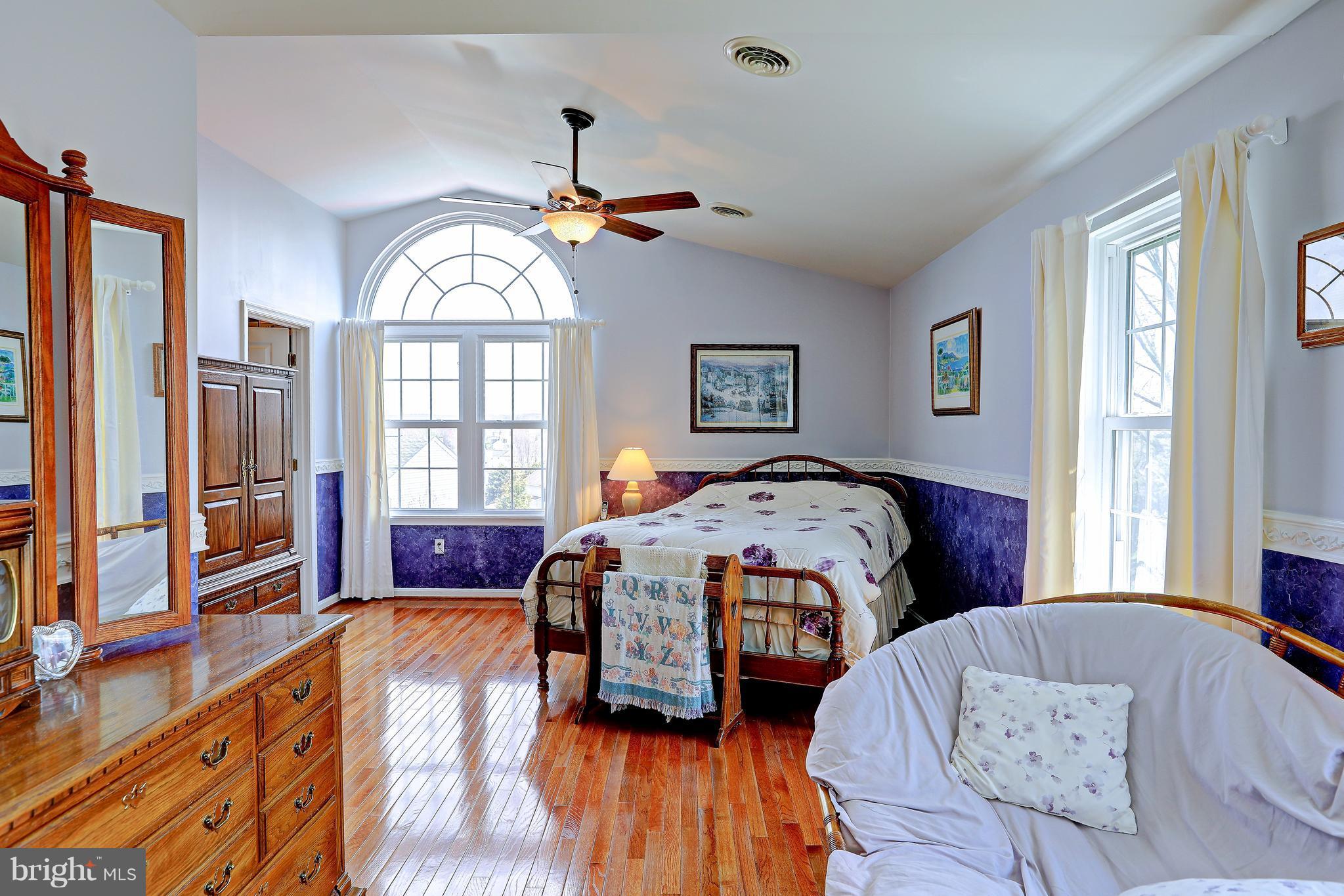 DEVLIN SQUARE - Residential