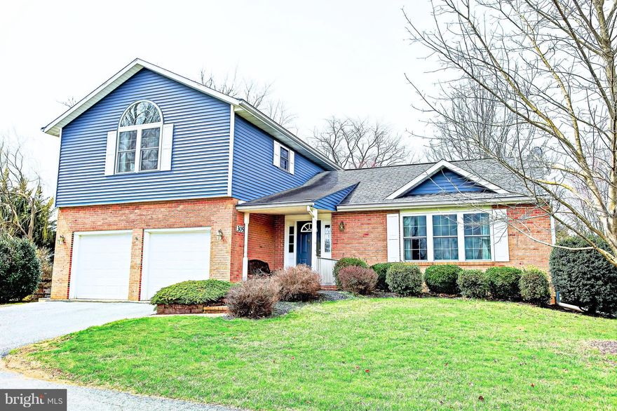 **OPEN HOUSE SUNDAY 6/24 1:00PM-3:00PM**ABSOLUTELY GORGEOUS home with 3 bdrms, 2 full baths,great features and a level lot for kids to play!! MB w/ vaulted ceiling & Study,new HW floors, windows, and siding. Lovely screened porch, and trex deck. Lower level rec. room with gas fireplace.Convenient to shopping and community activities.Gleaming Hardwood Floors and soo much more! Spacious 2-car garage