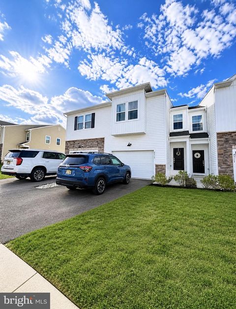 Townhouse For Rent - 4913 Brookside Court<br/> Lehigh County, COOPERSBURG, PA 18036