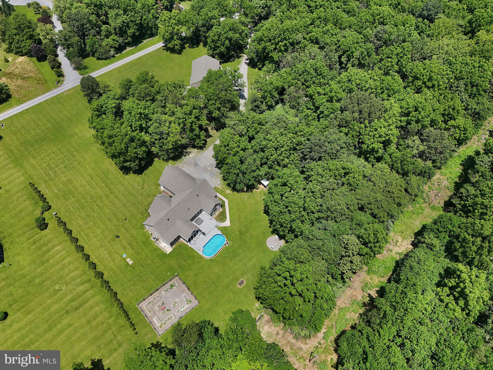 320 MINNIEWOOD LANE