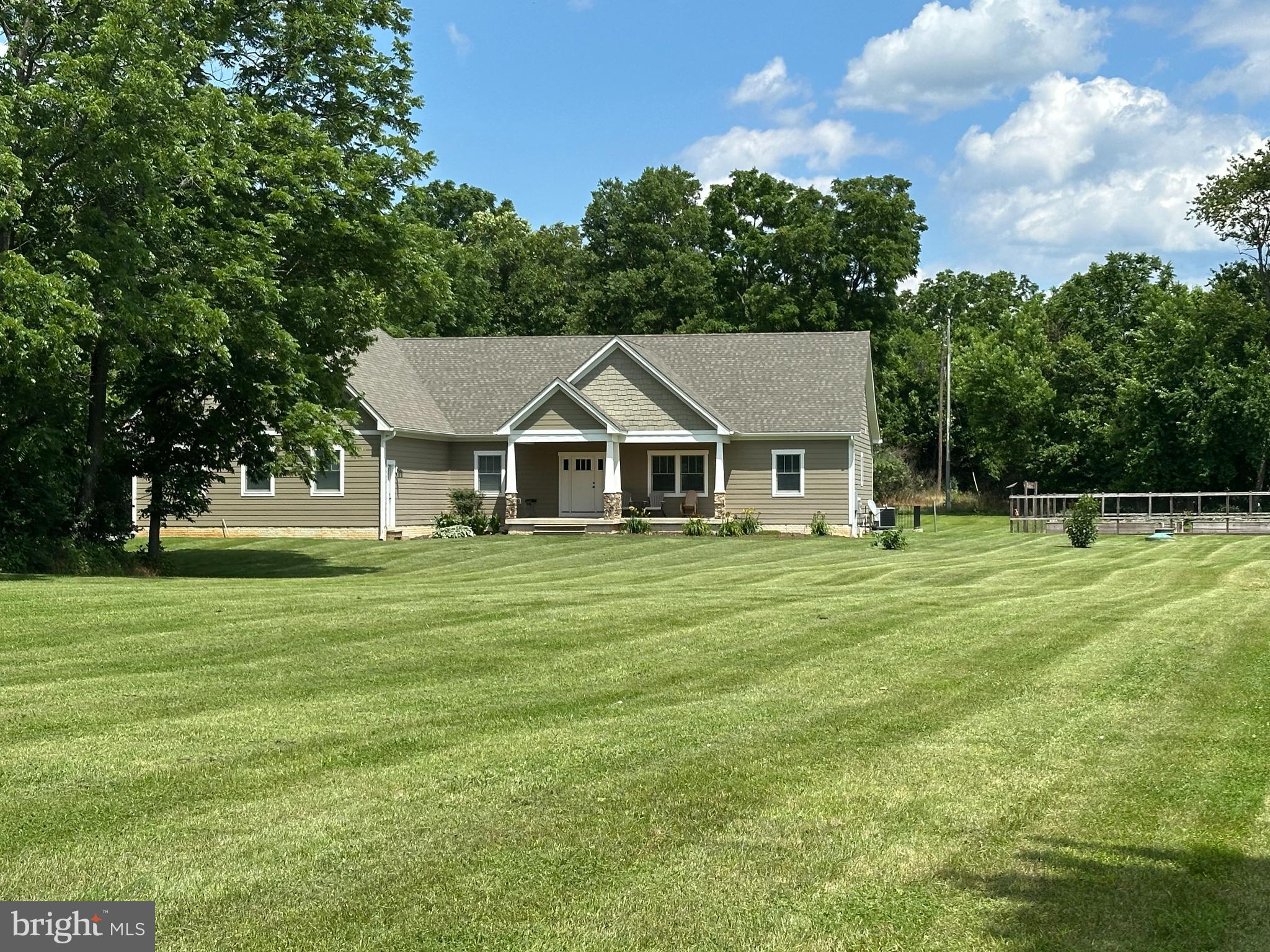 320 MINNIEWOOD LANE