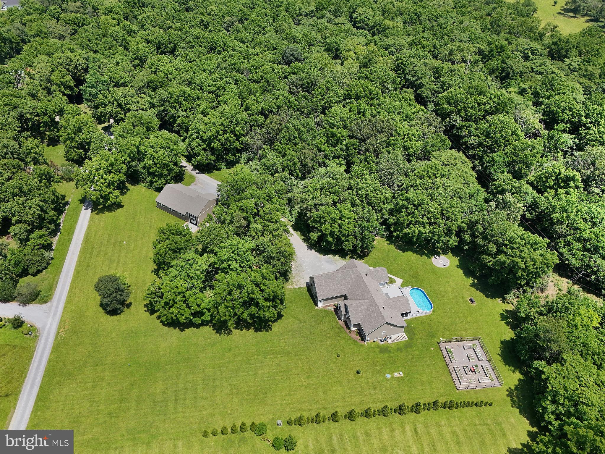 320 MINNIEWOOD LANE
