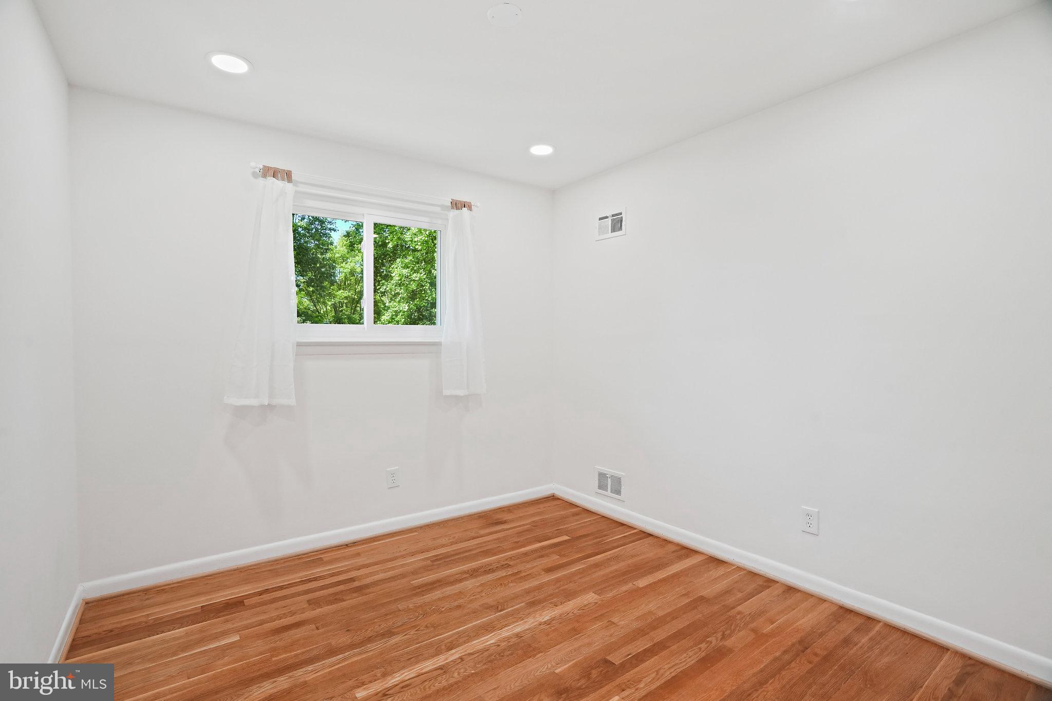 FERNWOOD - Residential Lease