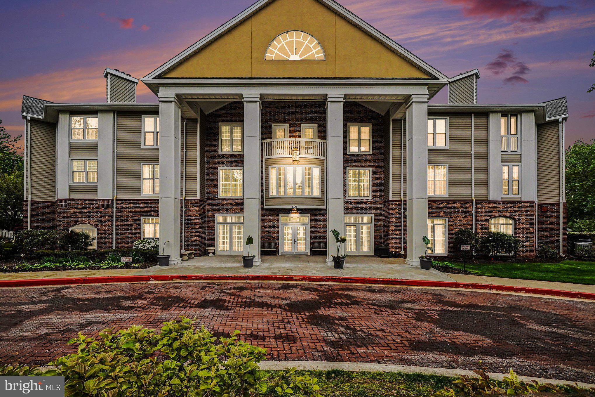 ENGLISH COUNTRY MANOR - Residential