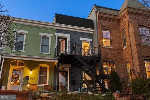 MLS: DCDC2189934