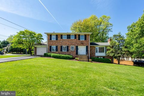 Photo of 6413 Noble Drive, MCLEAN, VA 22101 (MLS # VAFX2307474)