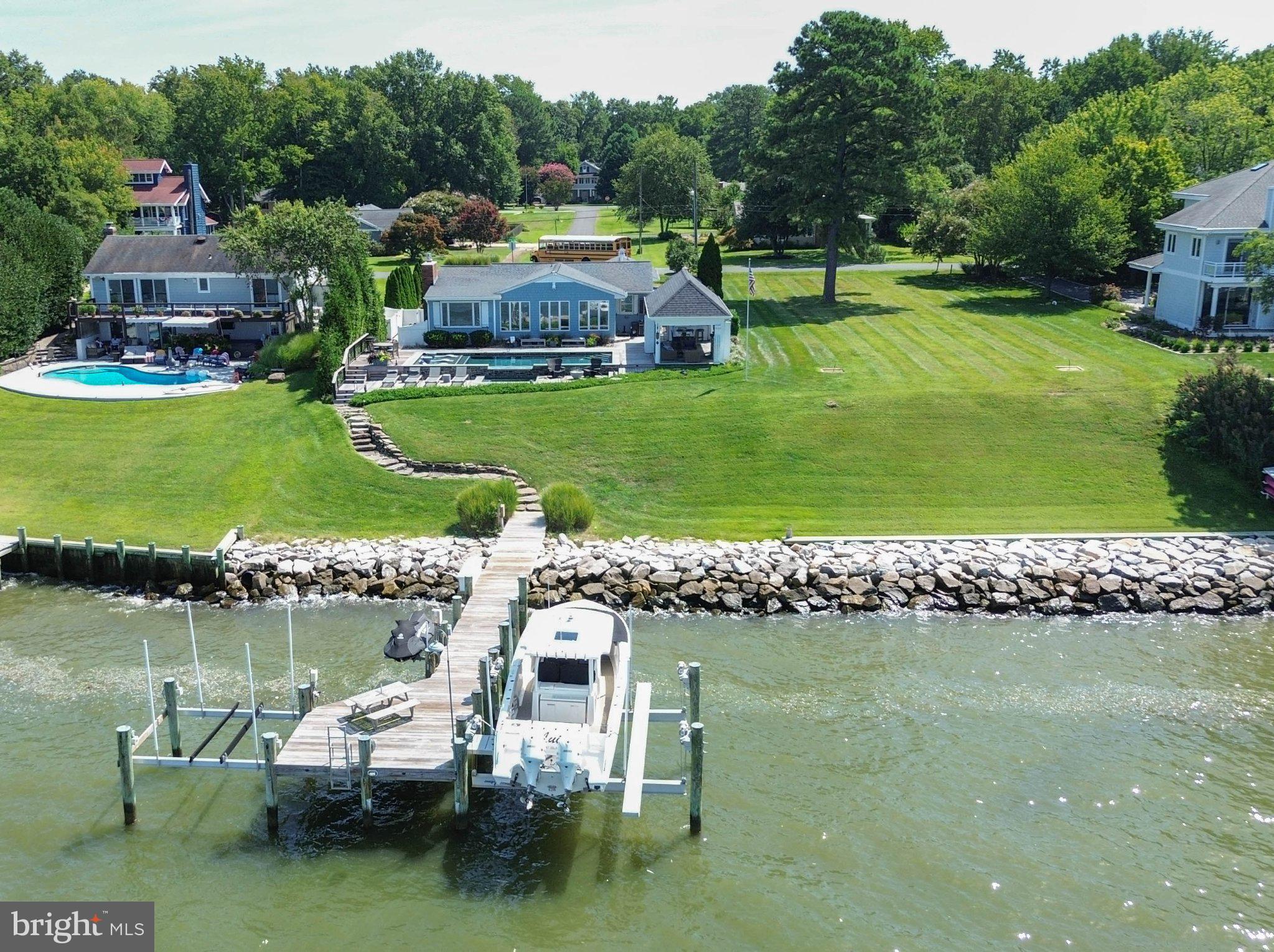 914 BAYSIDE DRIVE