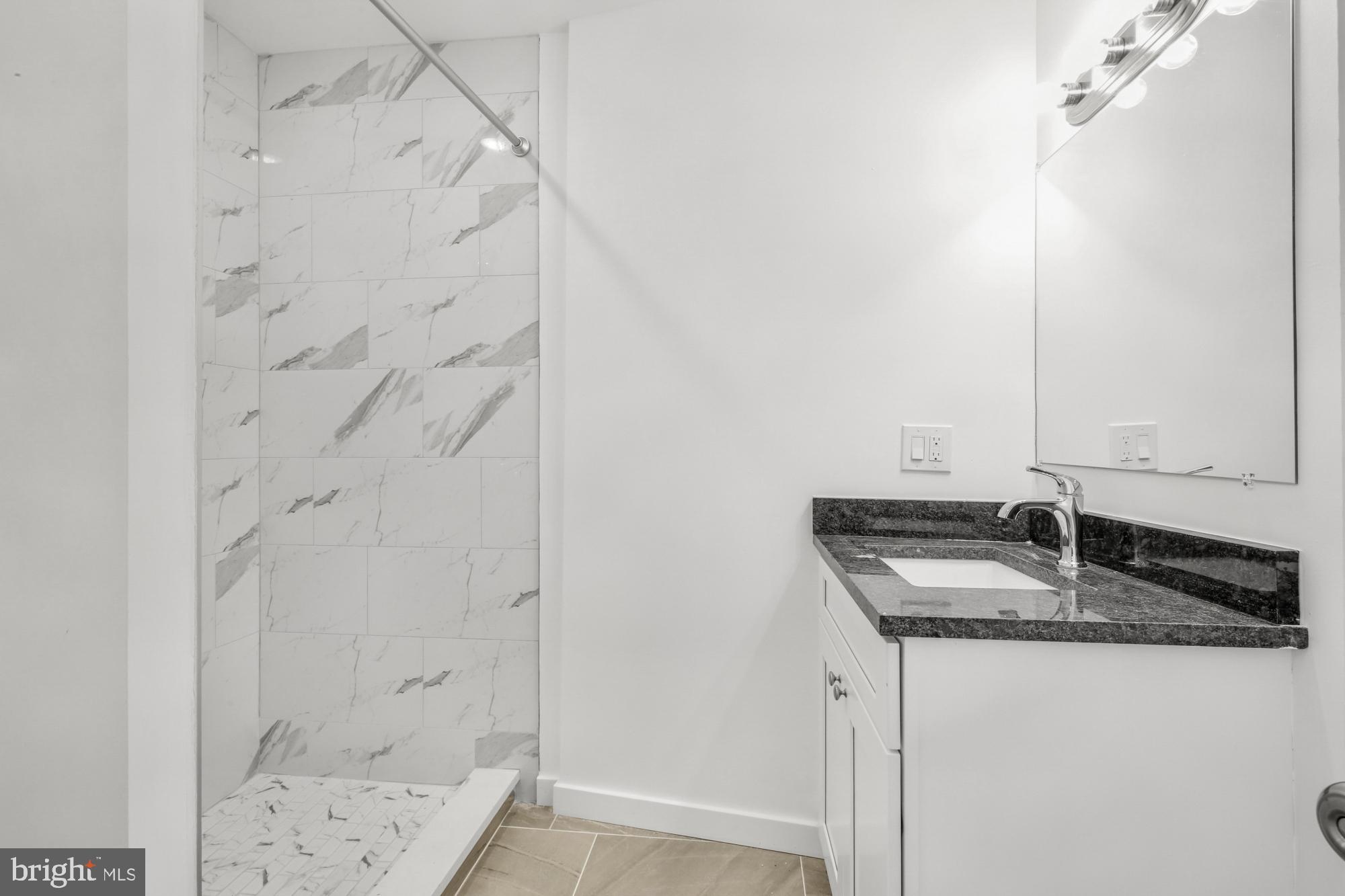 ROXBOROUGH - Residential Lease