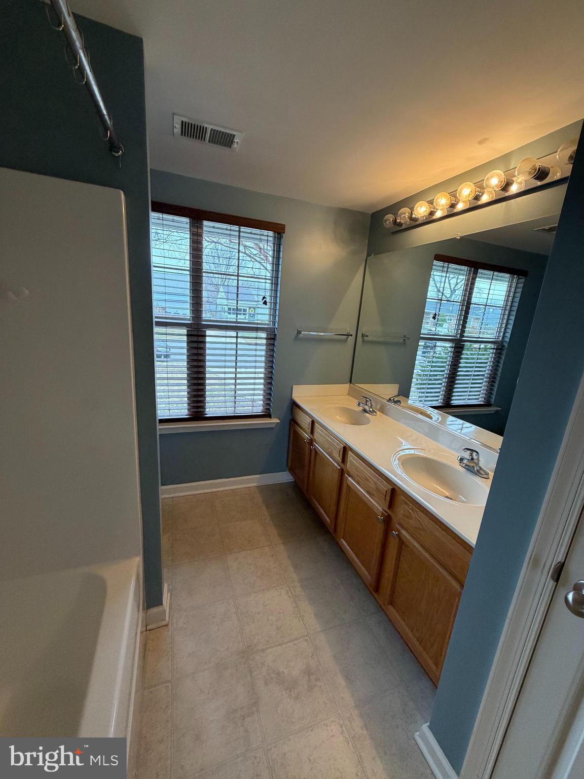 HIGHLAND - Residential Lease