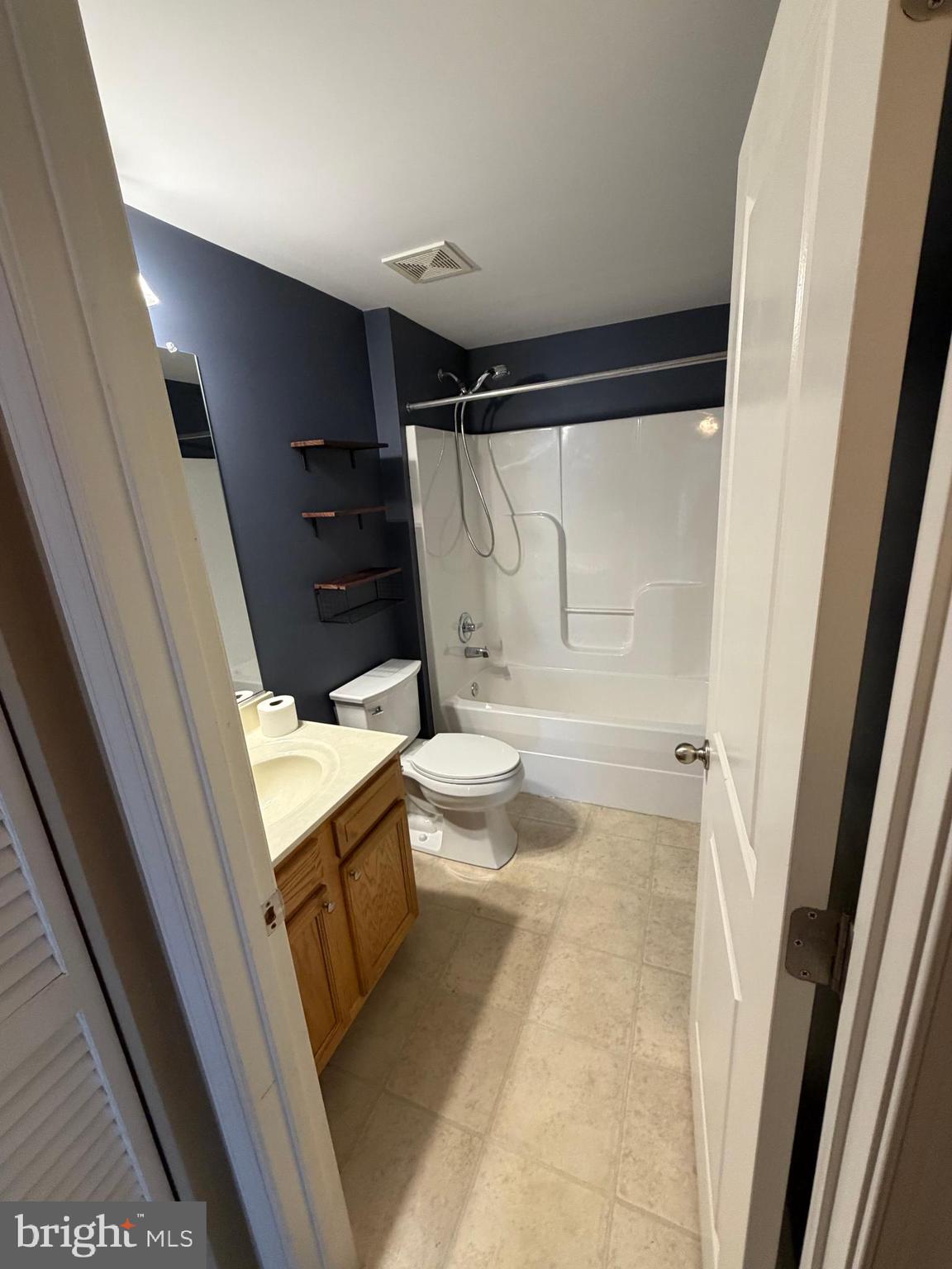 HIGHLAND - Residential Lease