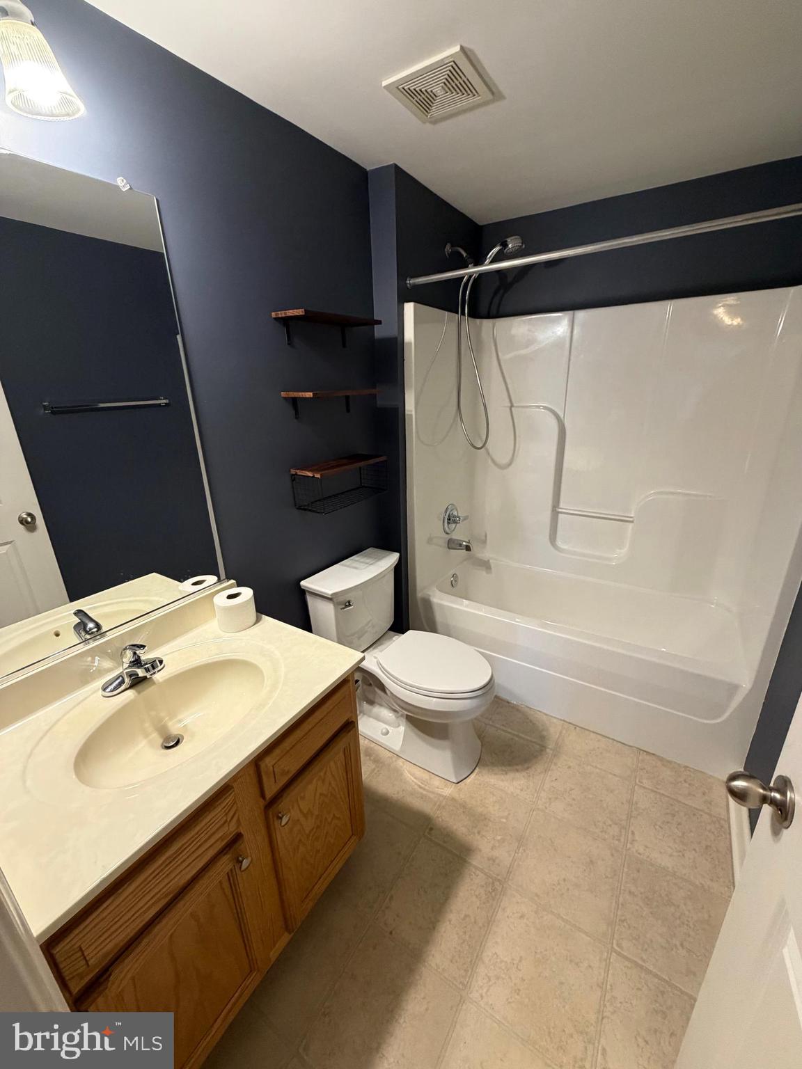 HIGHLAND - Residential Lease