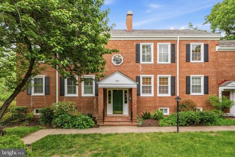 Photo of 2919 S Columbus Street #B2, ARLINGTON, VA 22206 (MLS # VAAR2072792)