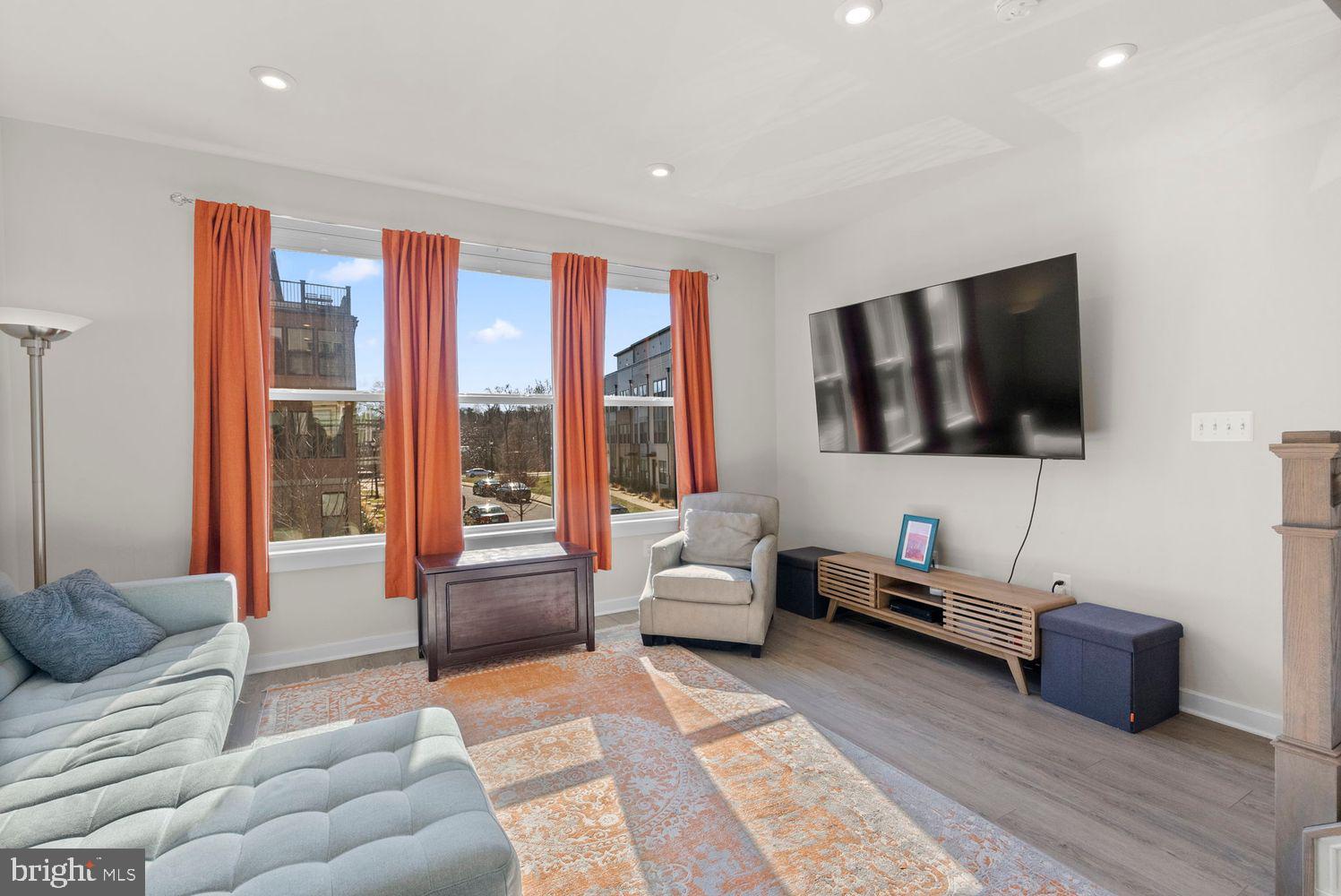 RIVERFRONT - Residential