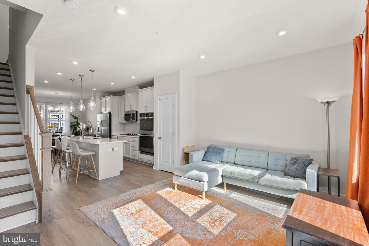 RIVERFRONT - Residential