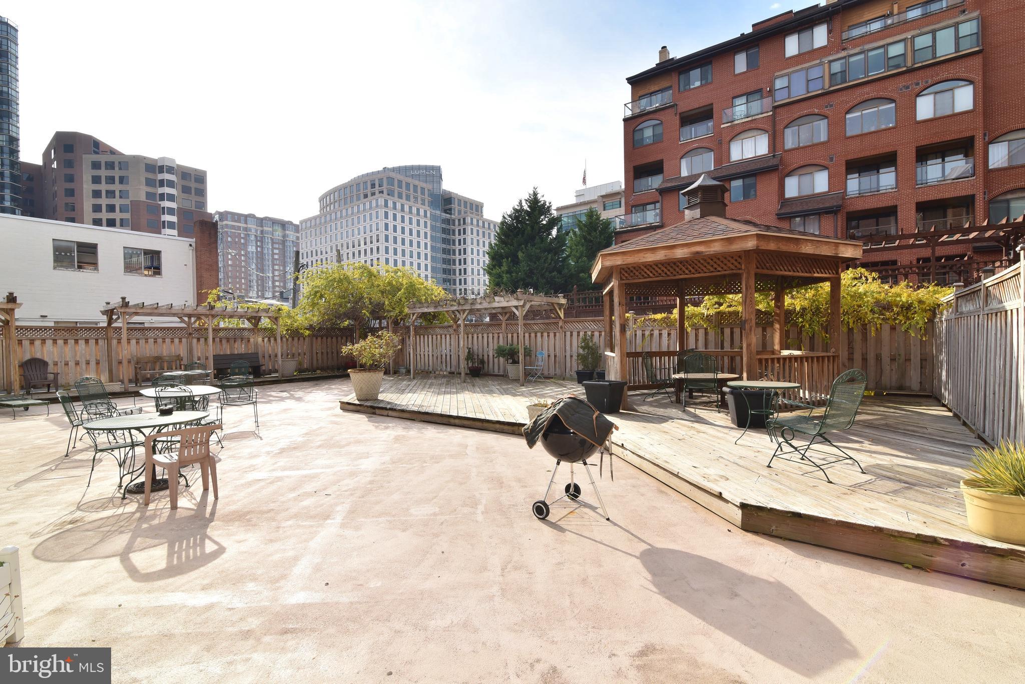 SUMMERWALK - Residential