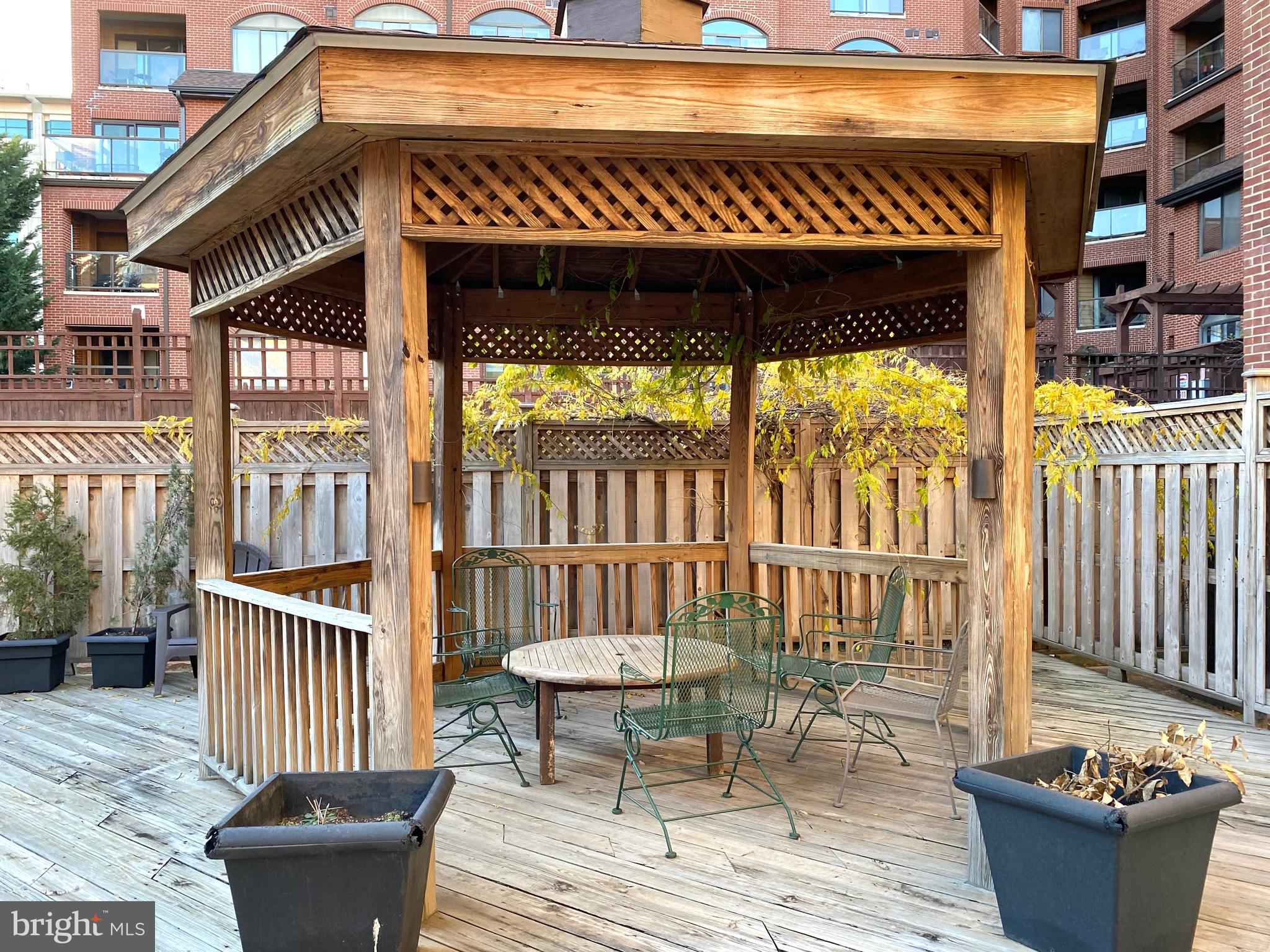 SUMMERWALK - Residential