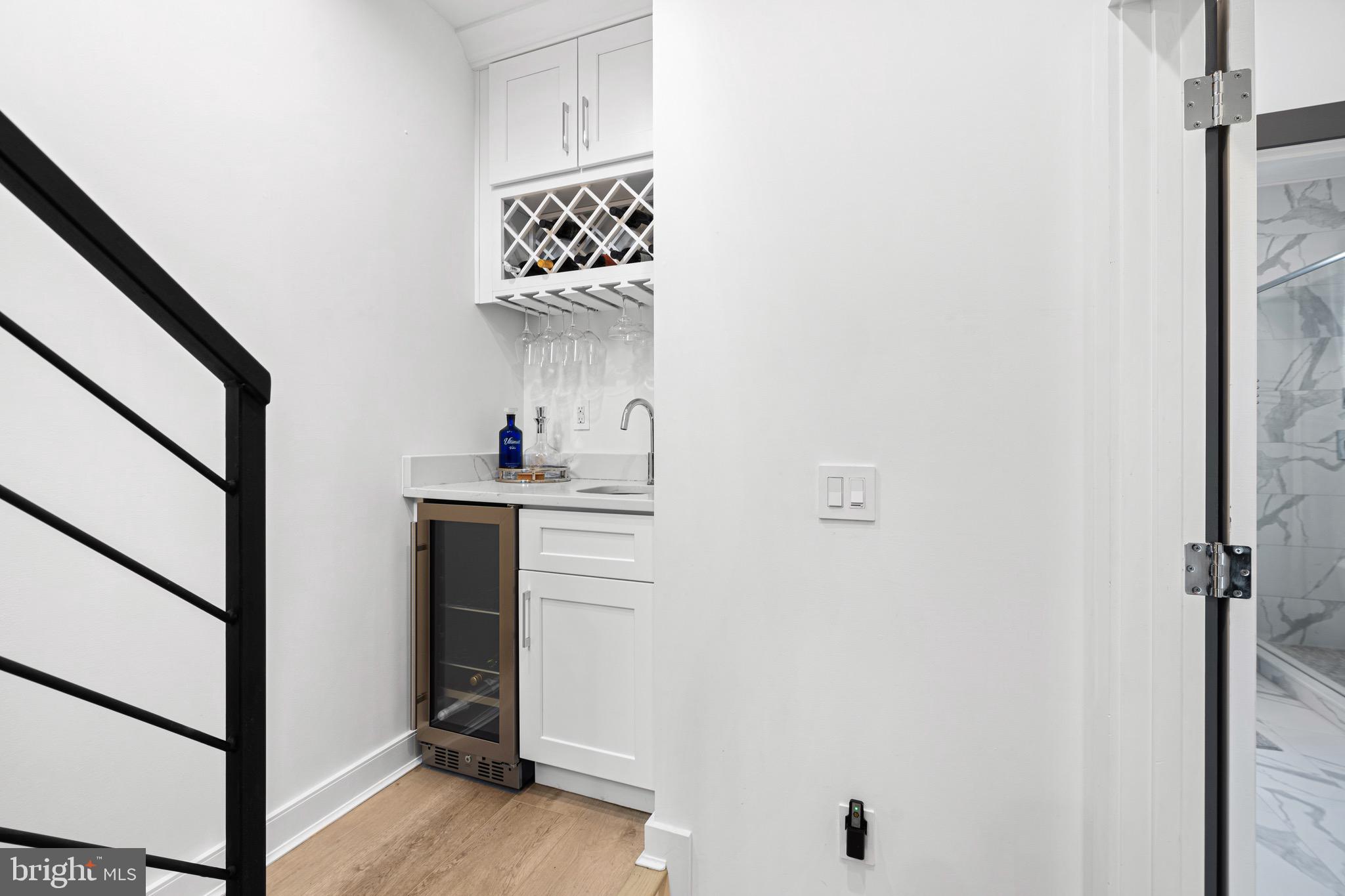 DICKINSON NARROWS - Residential