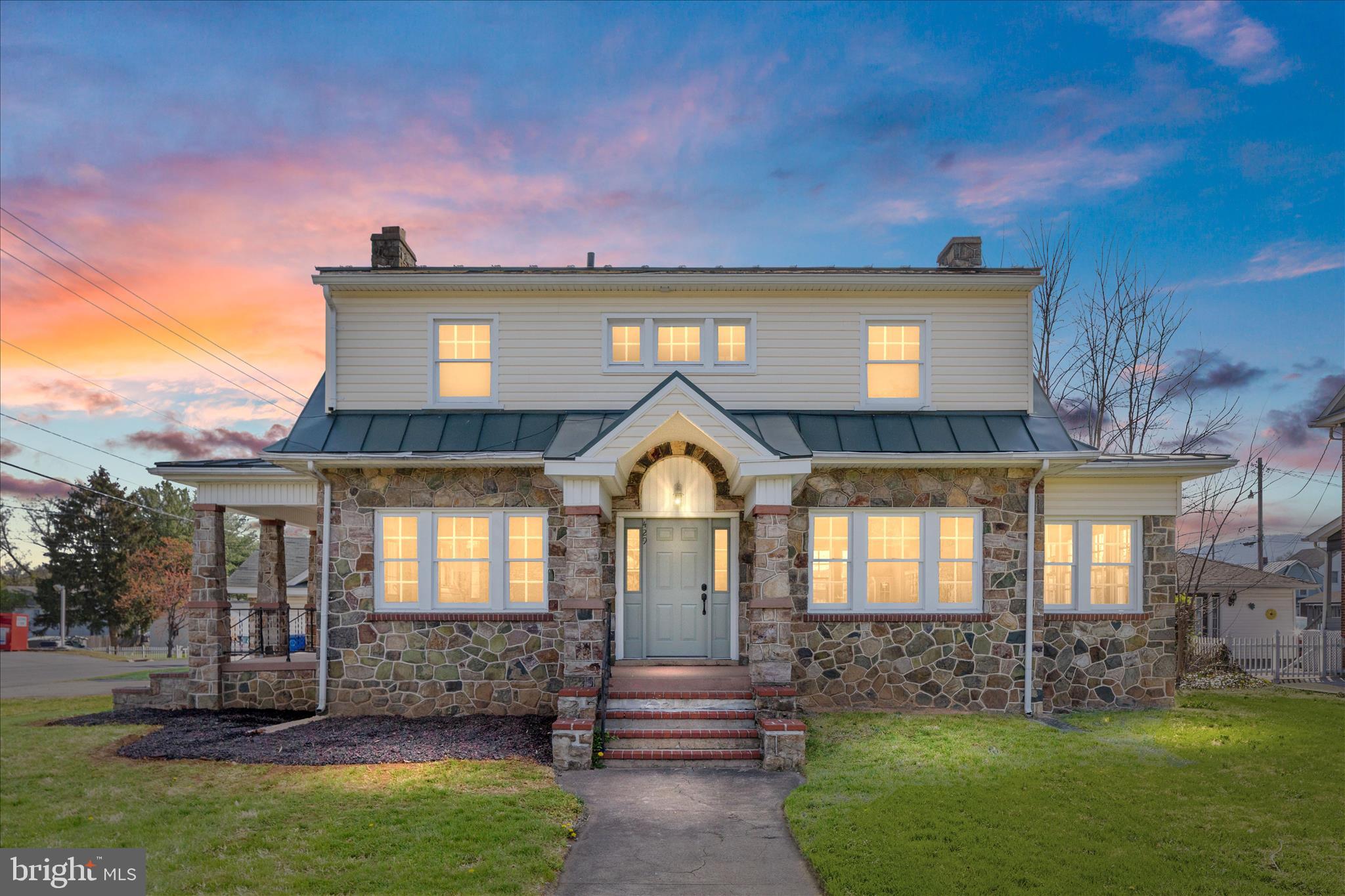 Main image without alt text