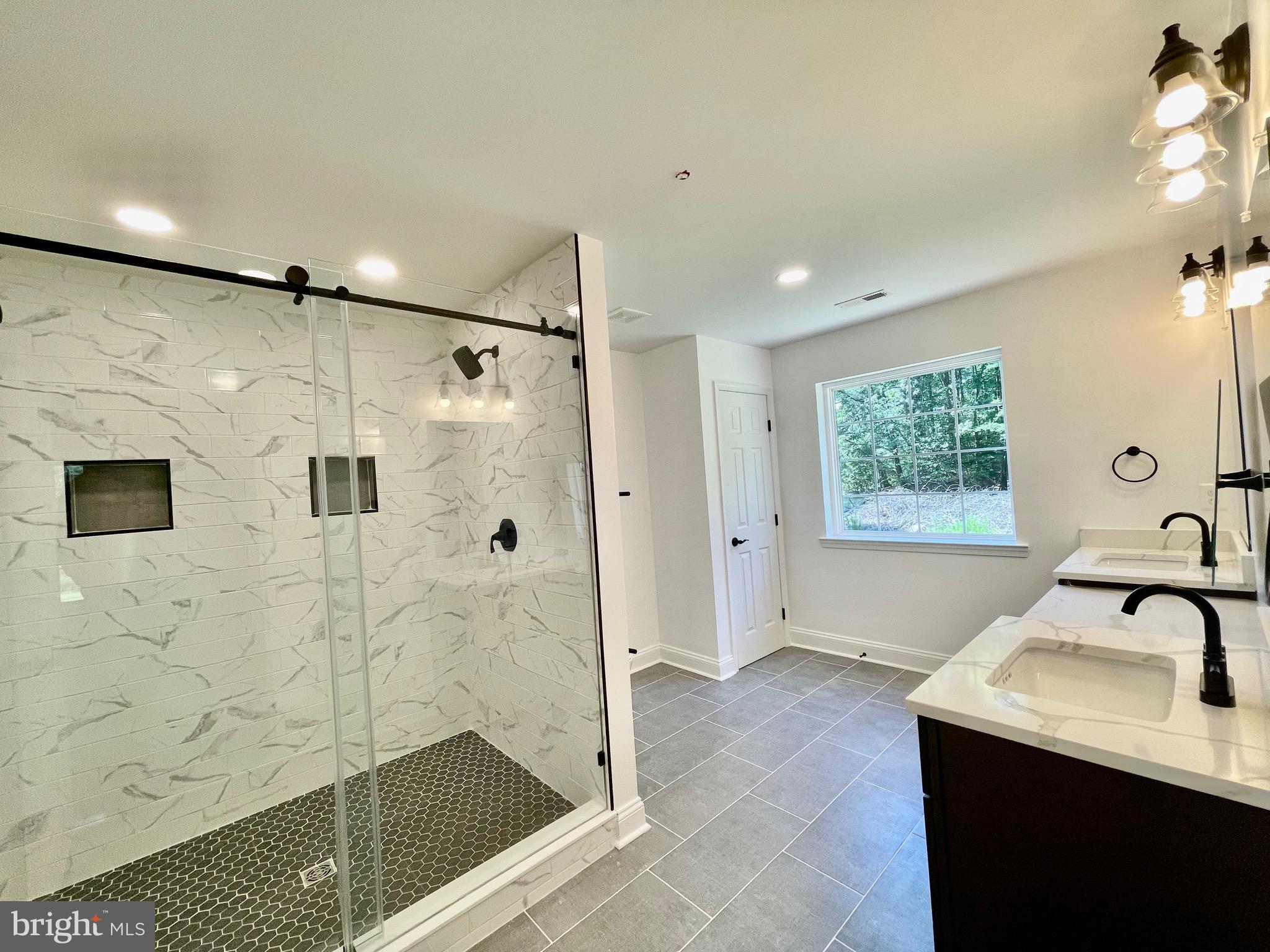 LEACHBURG - Residential