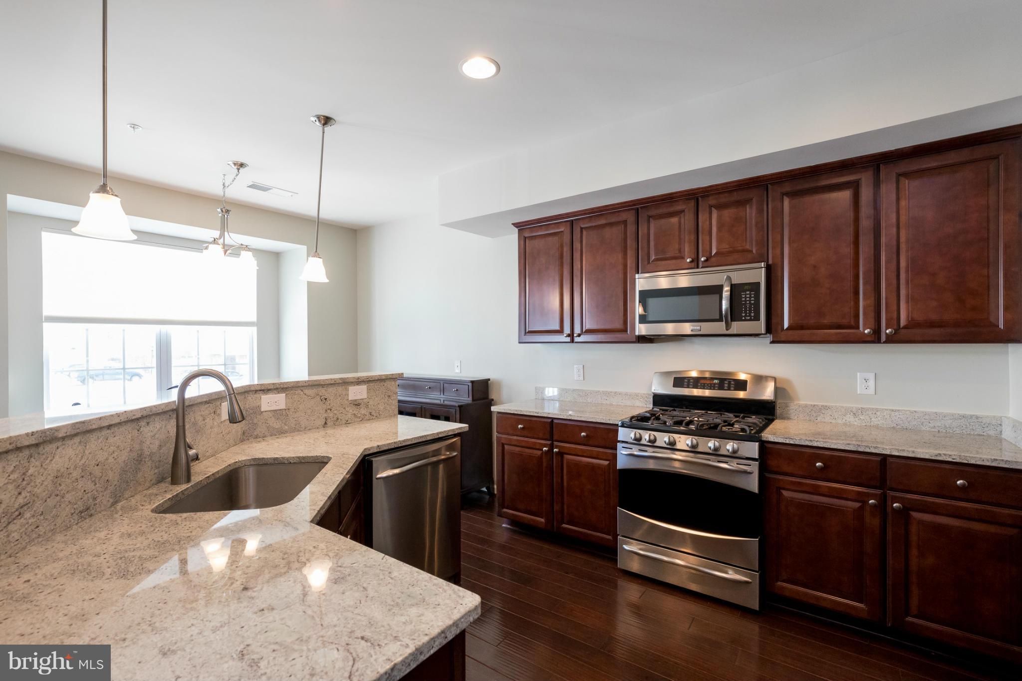 CASCADES PLACE CONDOMINIUM - Residential