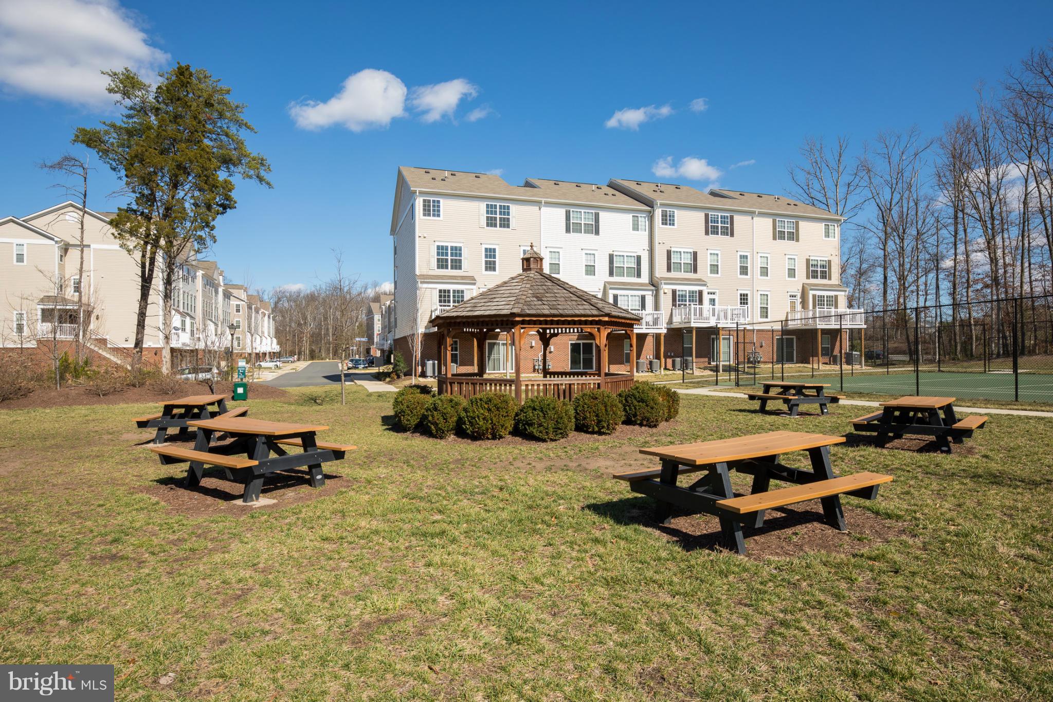 CASCADES PLACE CONDOMINIUM - Residential