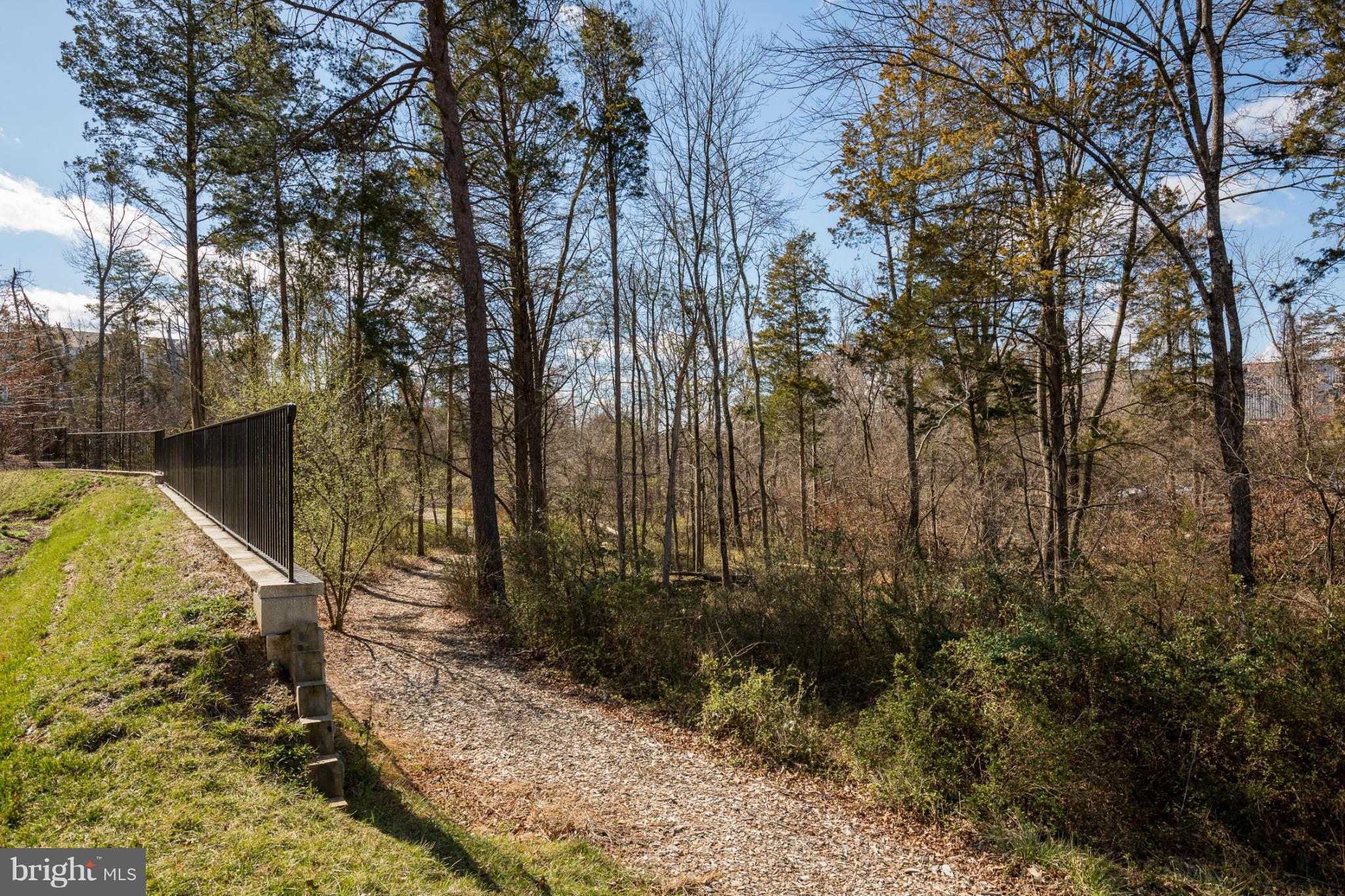 CASCADES PLACE CONDOMINIUM - Residential