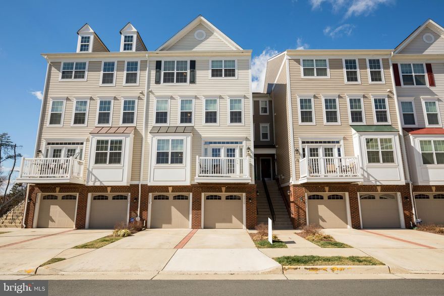 A beautiful, natural light filled home, located in a sought after community. An open floor plan with wood and carpet, granite countertops and SS appliances. Custom Hunter Douglas blinds throughout the home. Fresh paint. Ceiling fans in all  the bedrooms and the family room. Close to shopping and the major commuter routes. A wonderful well maintained home at a wonderful price. Don't miss this one.