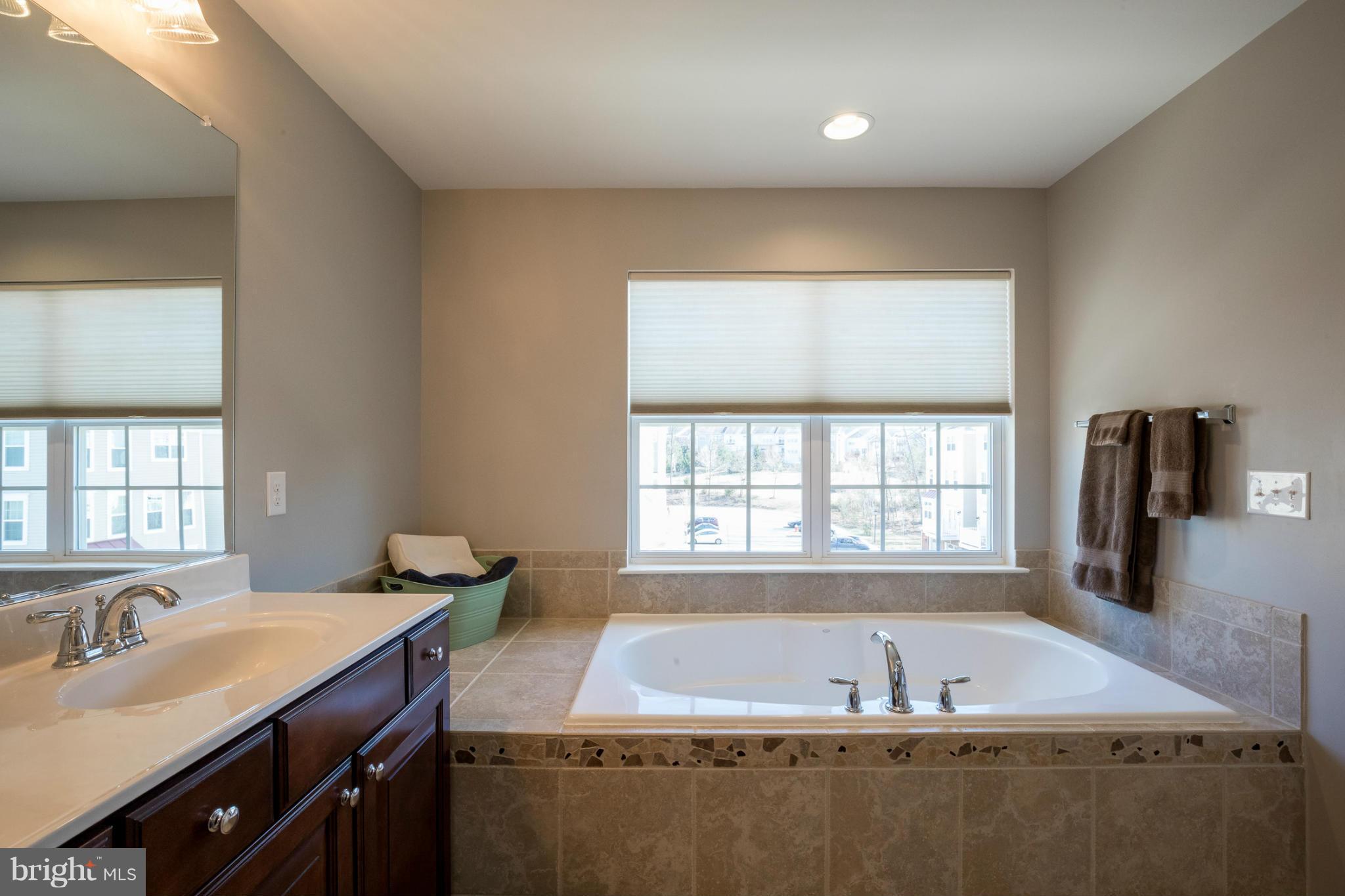 CASCADES PLACE CONDOMINIUM - Residential