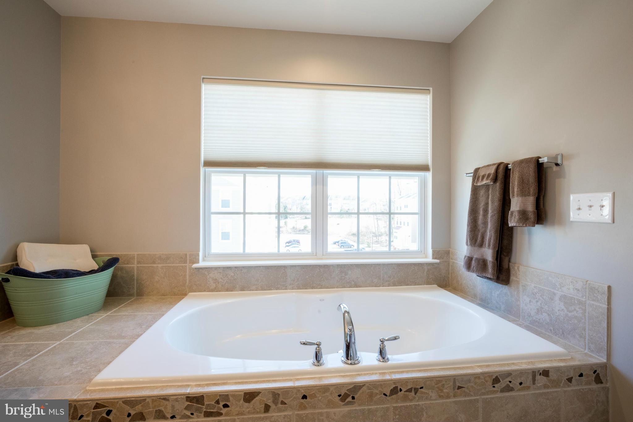 CASCADES PLACE CONDOMINIUM - Residential