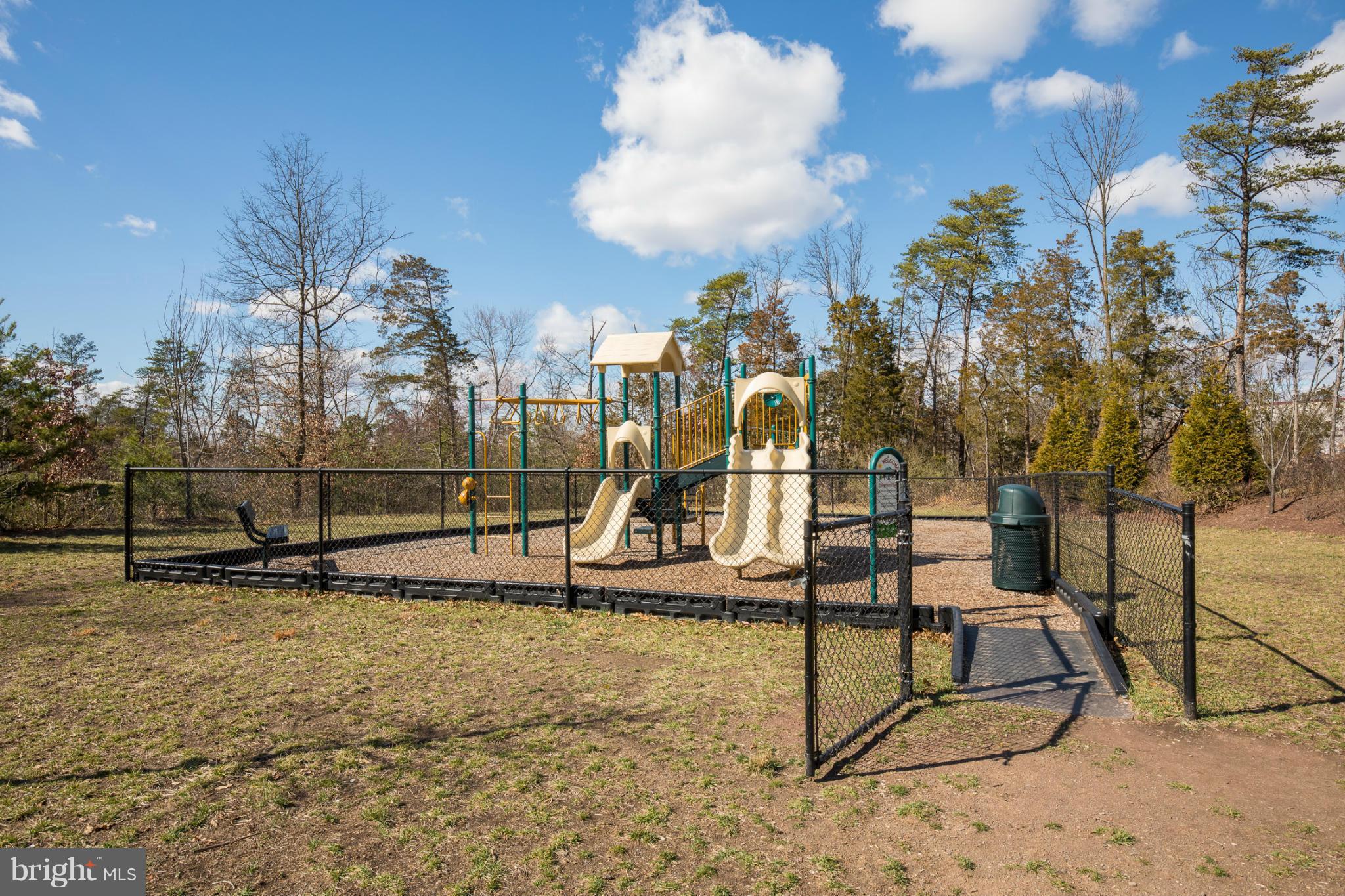 CASCADES PLACE CONDOMINIUM - Residential