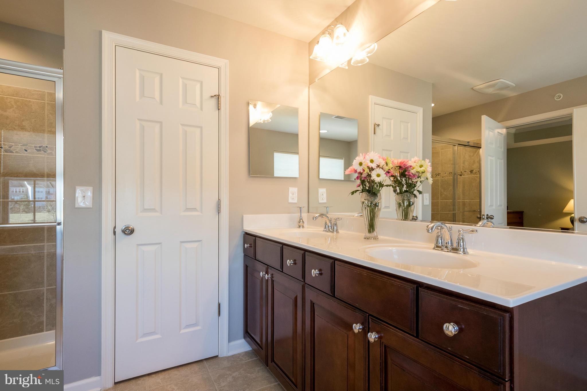 CASCADES PLACE CONDOMINIUM - Residential