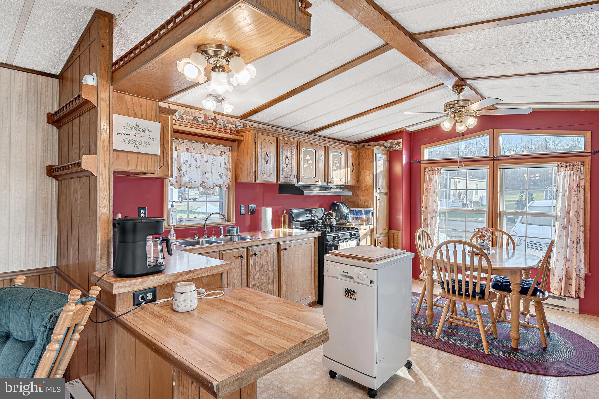 COUNTRY VIEW VILLAGE - Residential