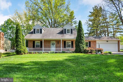24 STRASSBURG CIRCLE SHREWSBURY PA 17361
