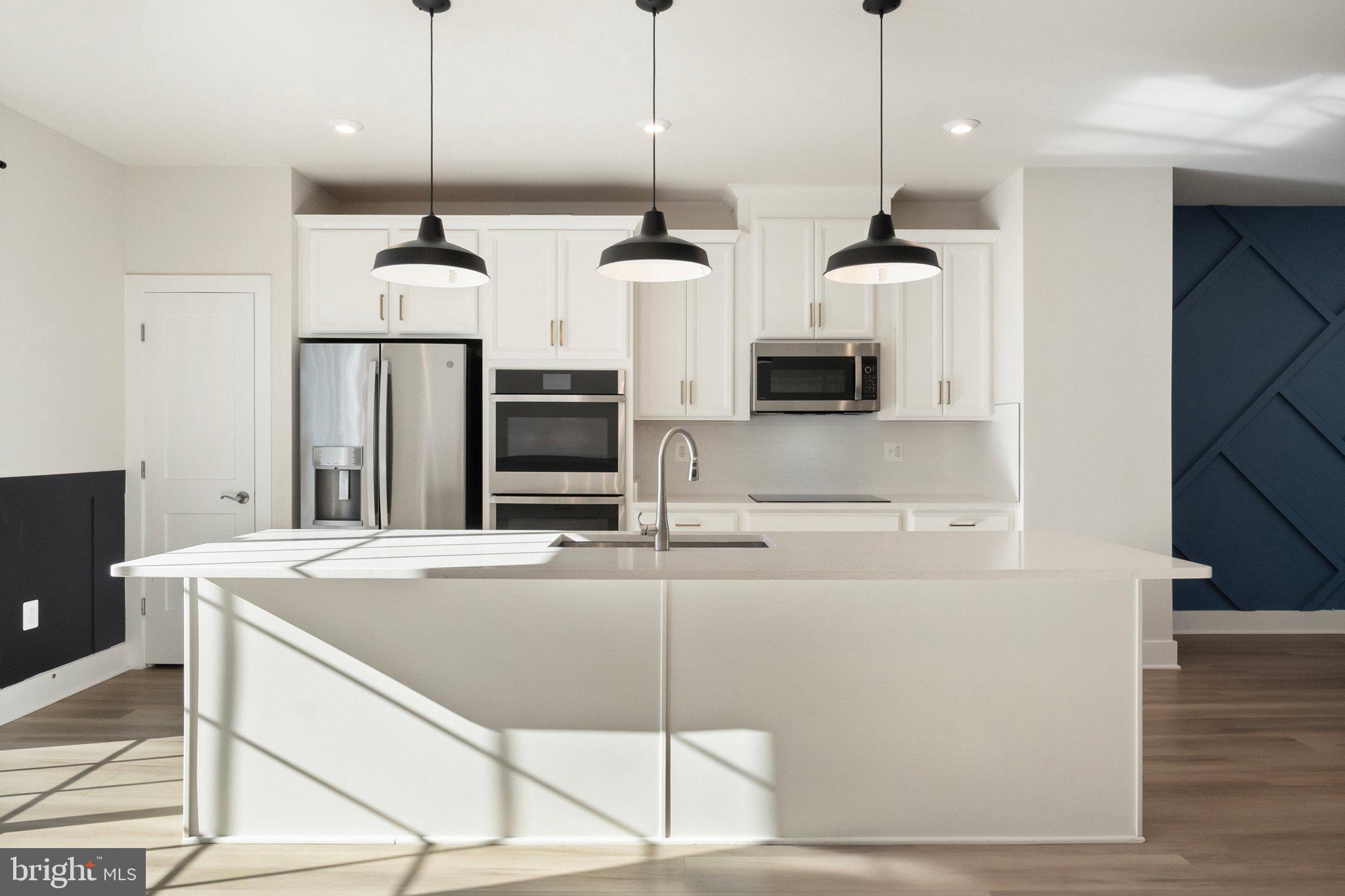 BRADLEY SQUARE - Residential