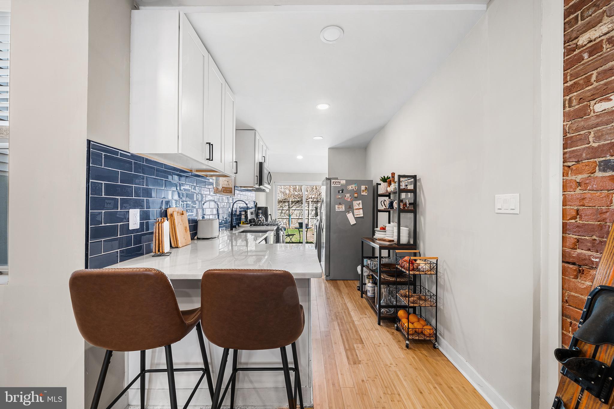 EAST KENSINGTON - Residential