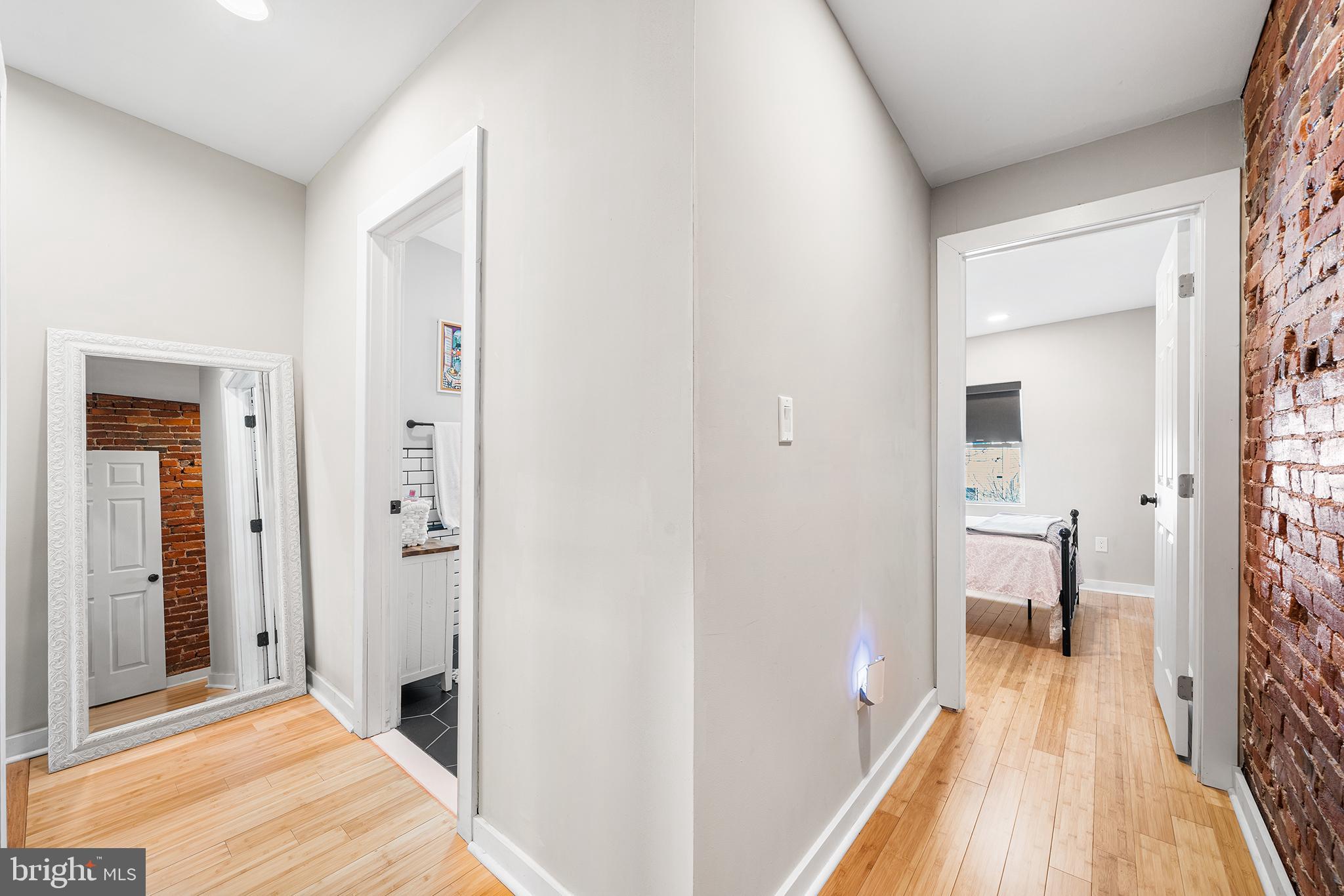 EAST KENSINGTON - Residential