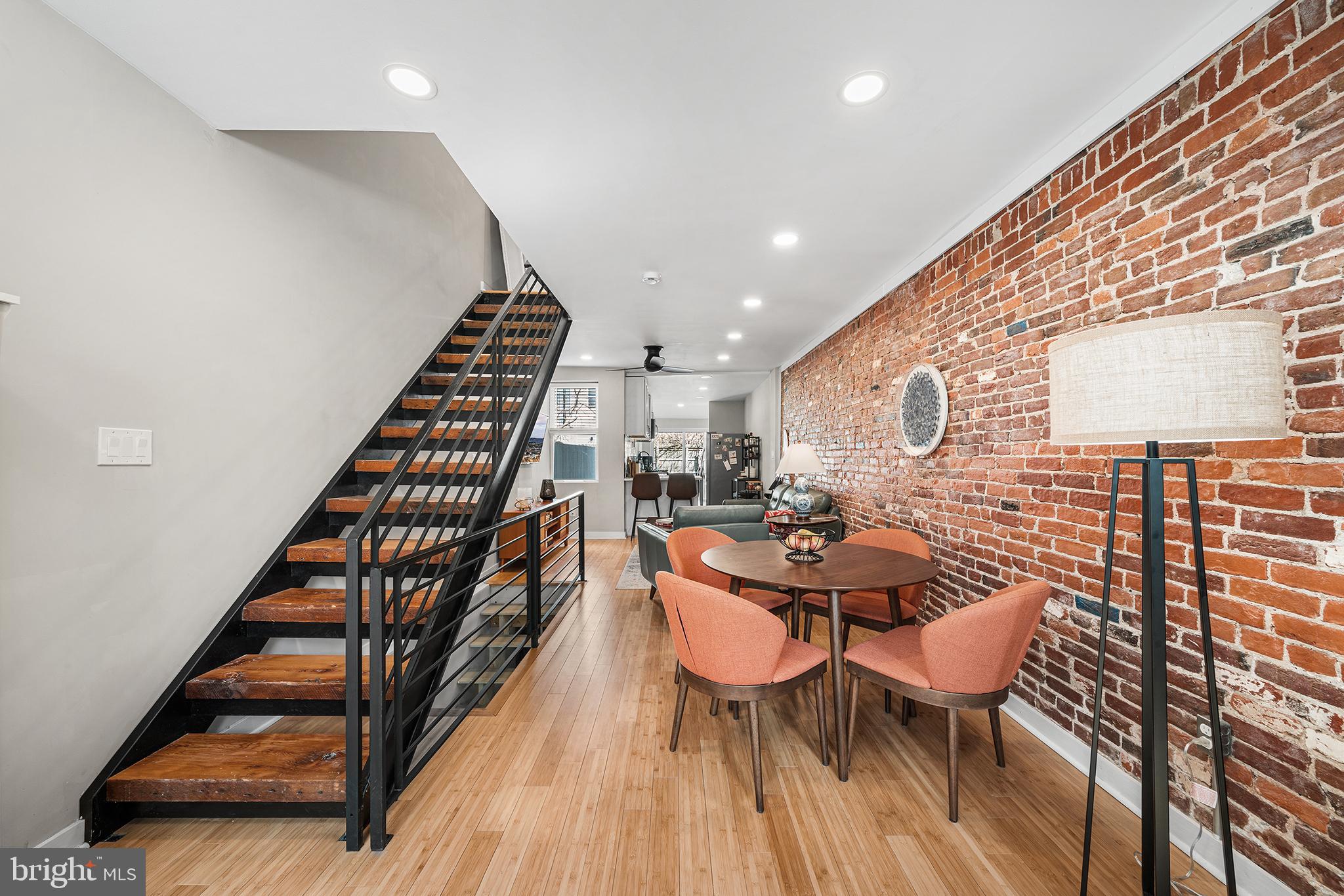 EAST KENSINGTON - Residential