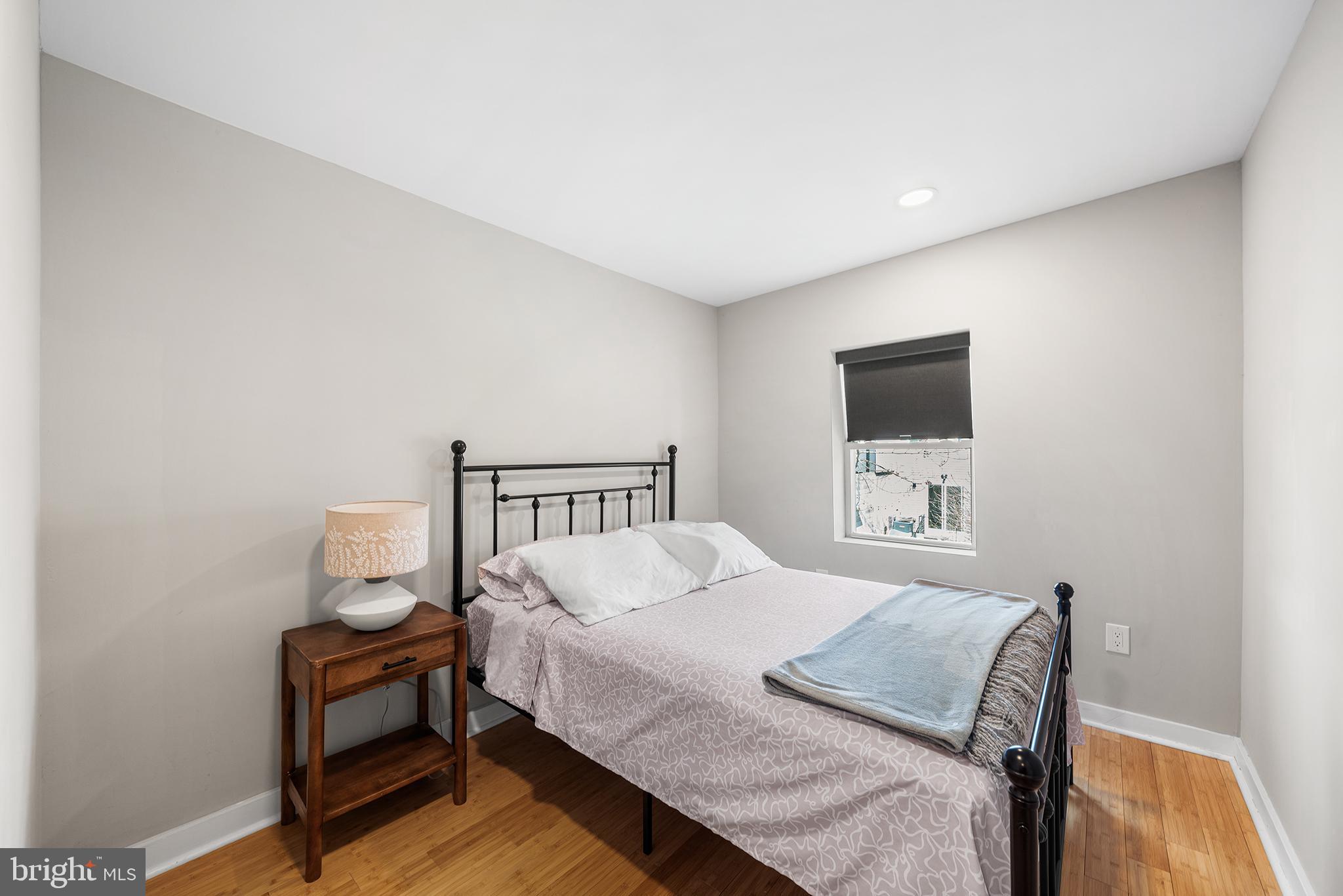 EAST KENSINGTON - Residential