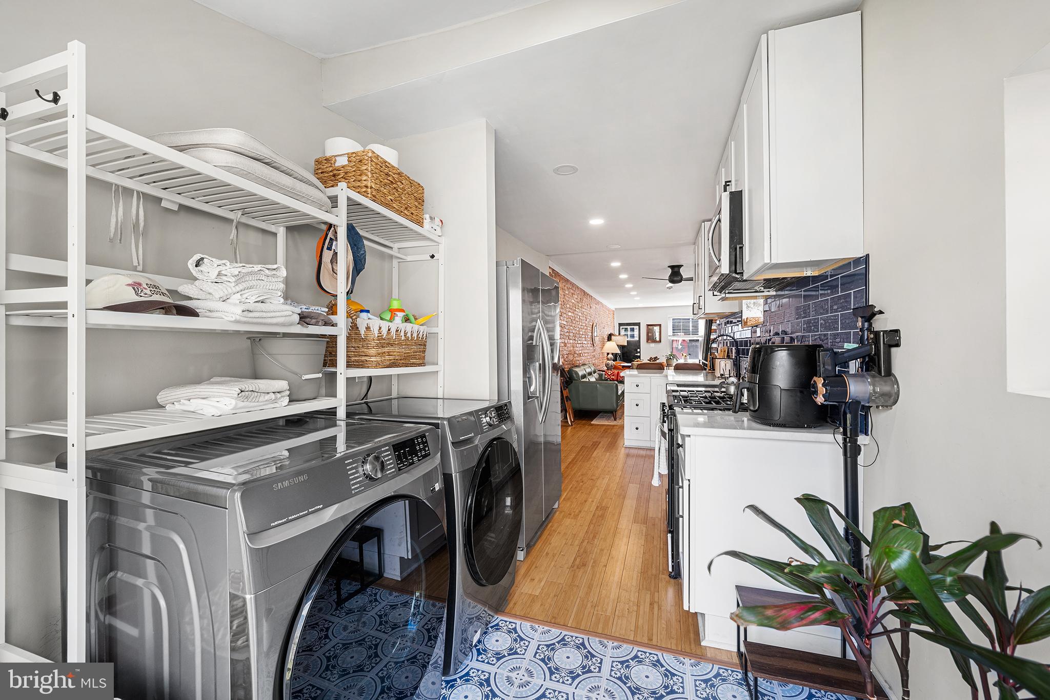 EAST KENSINGTON - Residential