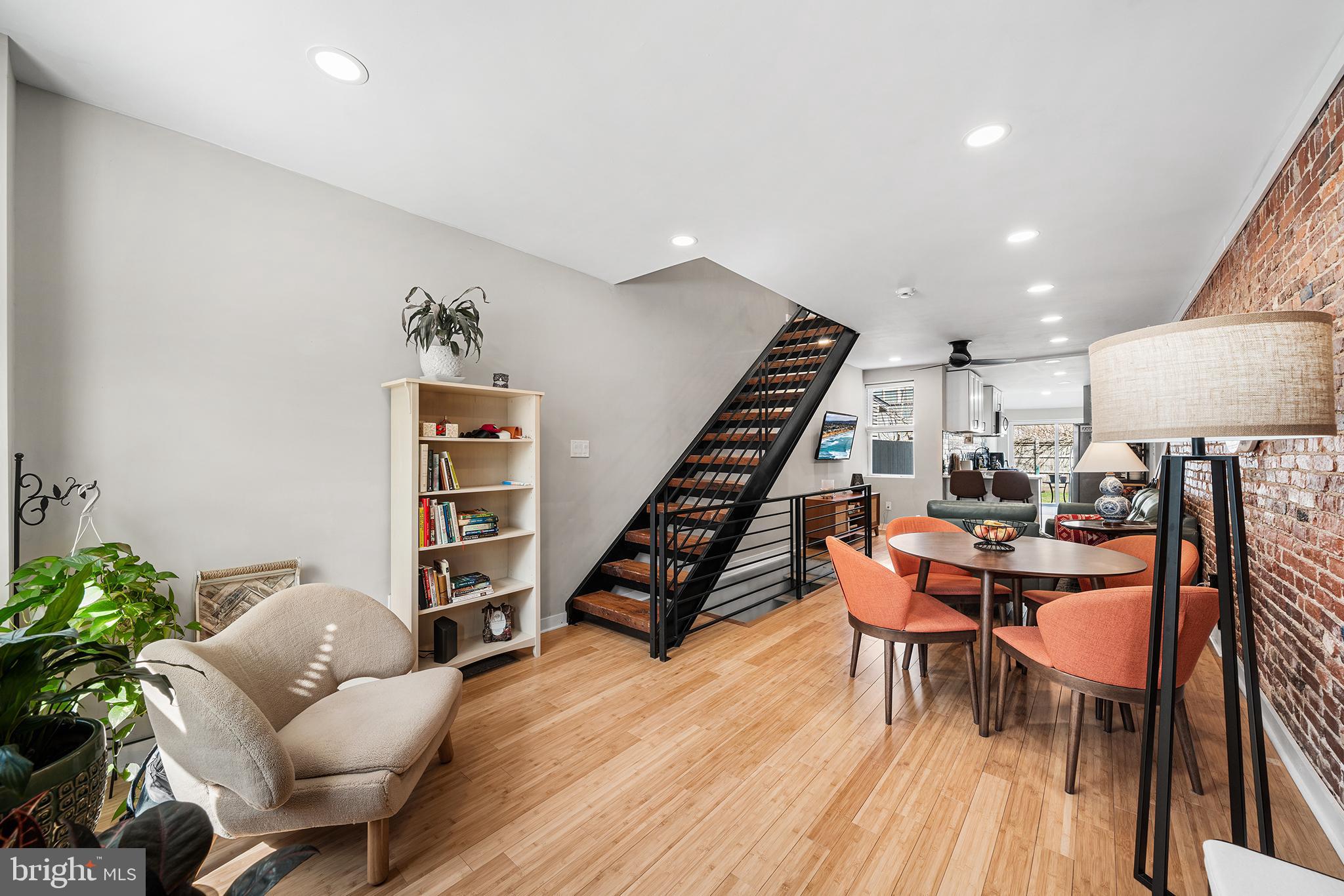 EAST KENSINGTON - Residential