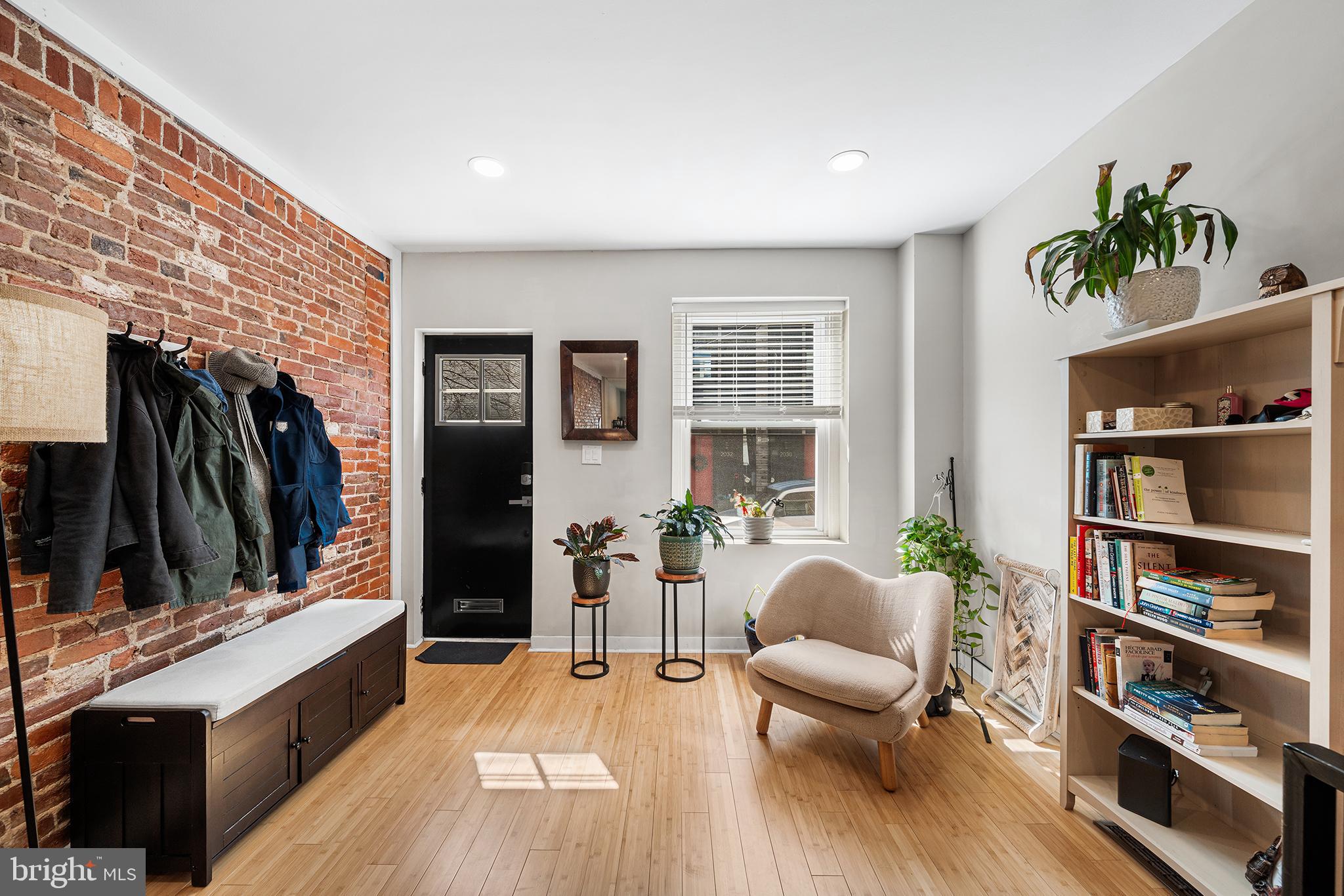 EAST KENSINGTON - Residential