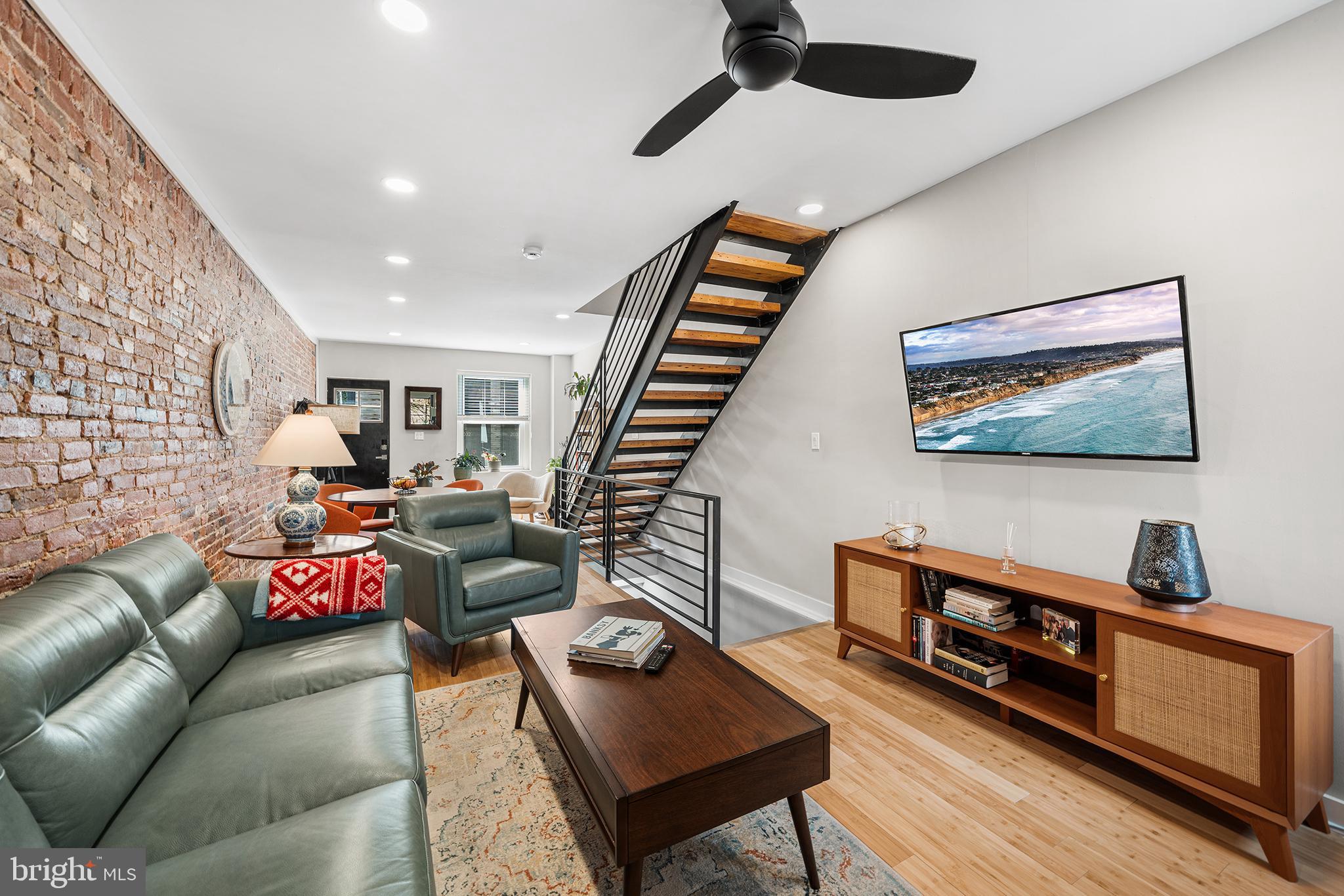 EAST KENSINGTON - Residential