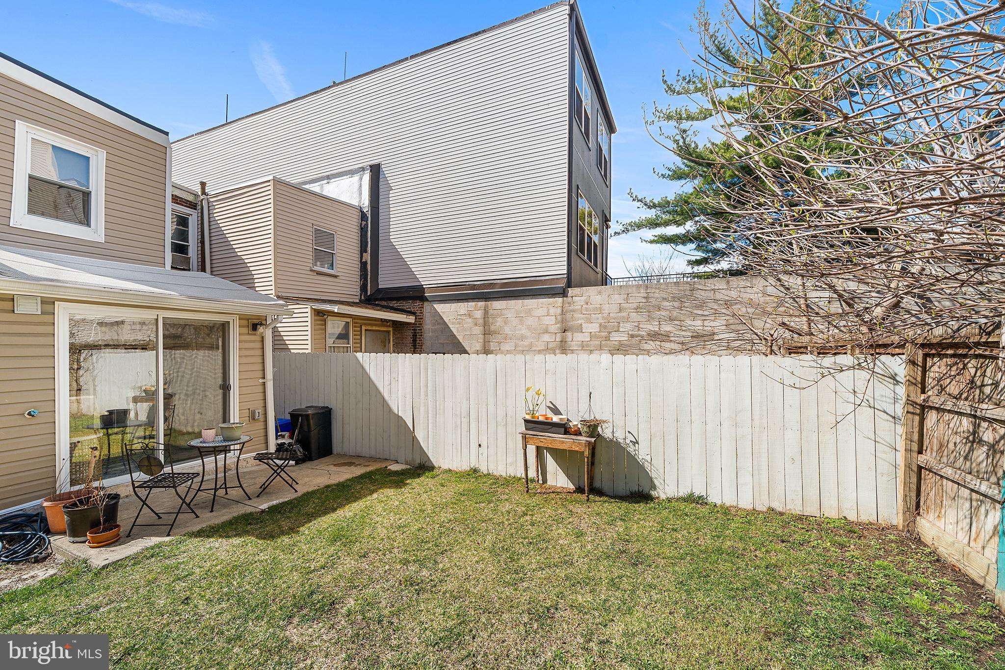 EAST KENSINGTON - Residential