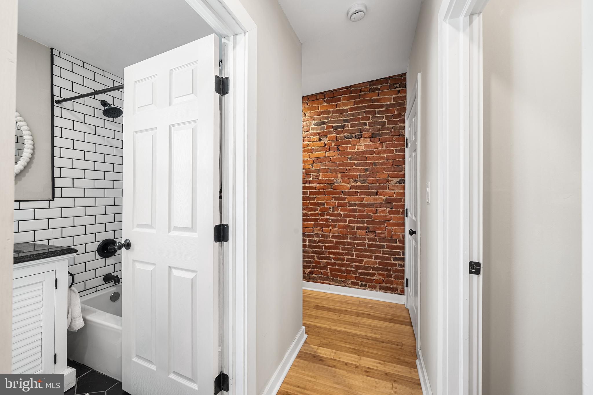 EAST KENSINGTON - Residential